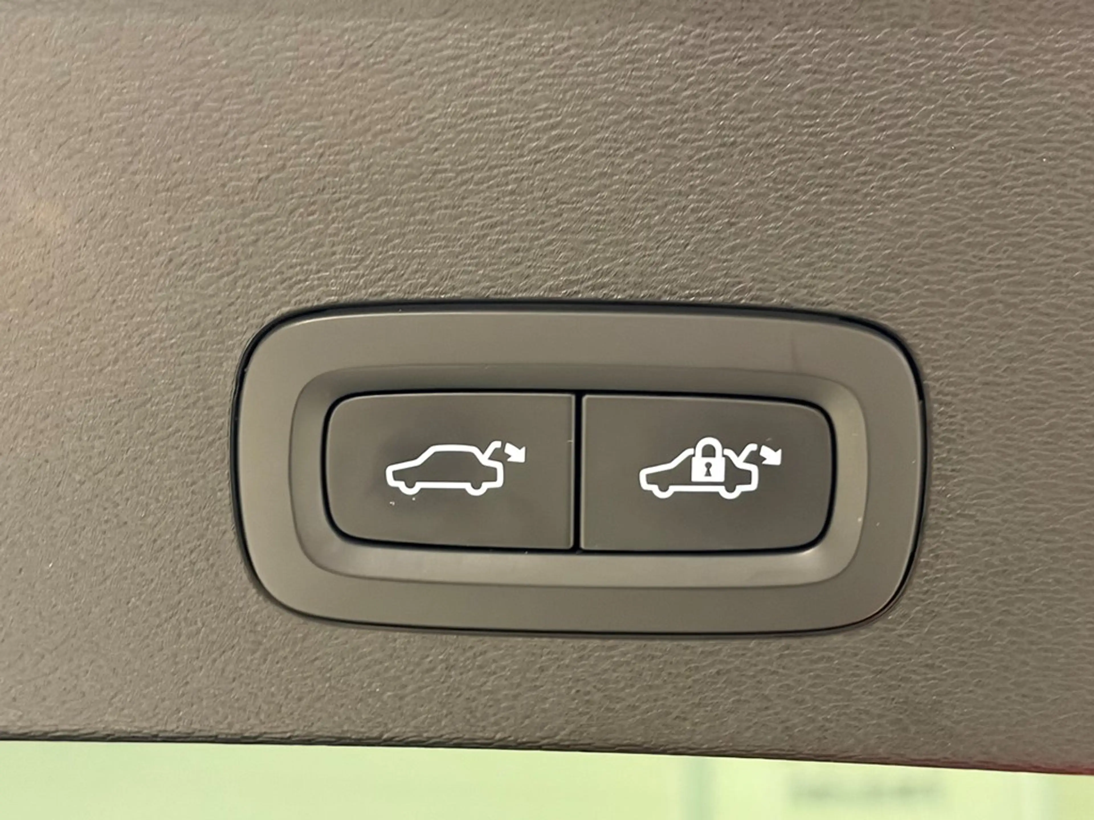 Volvo EC40 Recharge Extended Range — photo 10