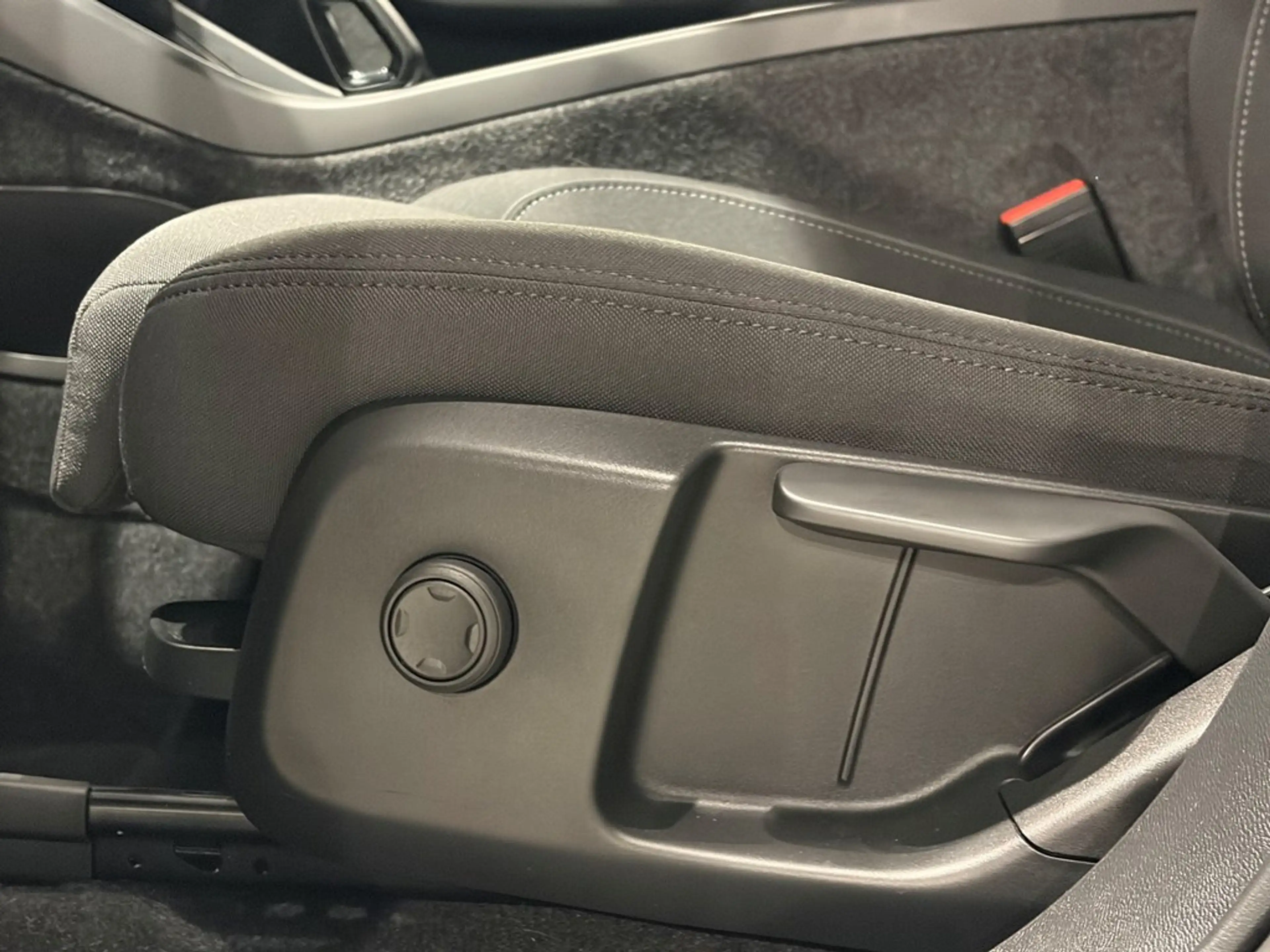 Volvo EC40 Recharge Extended Range — photo 6