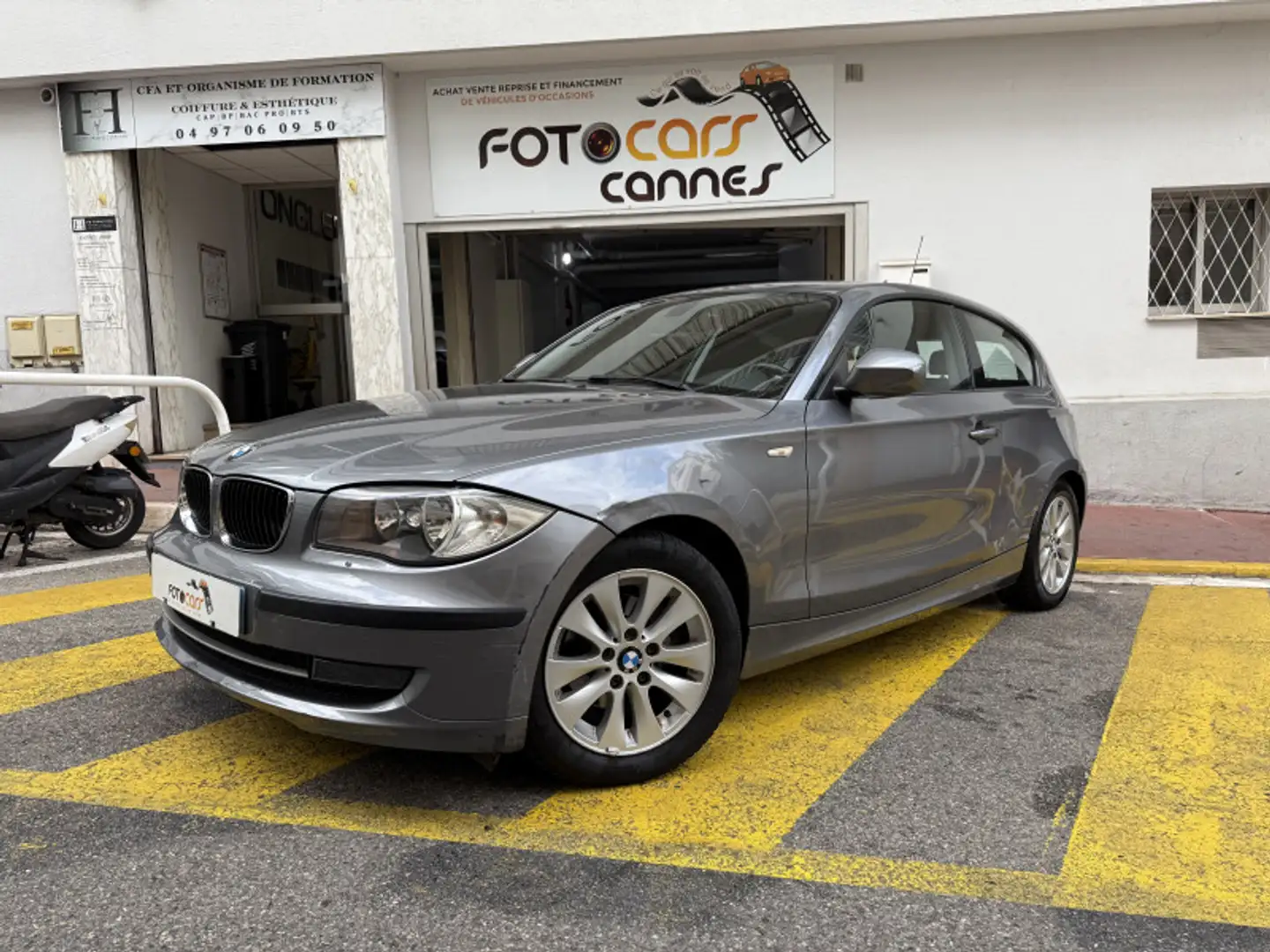 BMW 116 (E81/E87) 116D 115CH CONFORT 3P Grijs - 1