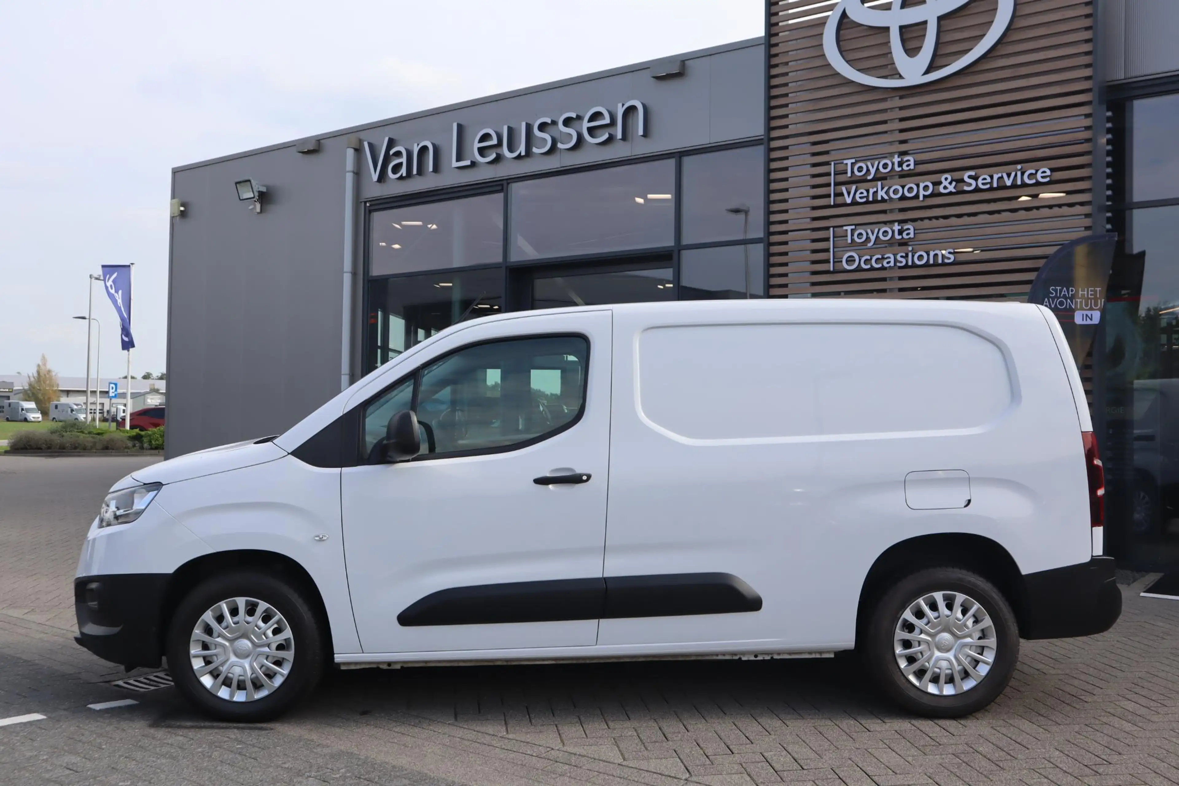 Toyota Proace City 1.5 D-4D COOL L2 3-PERS AIRCO CRUISE BETIMMERD P-S — photo 2