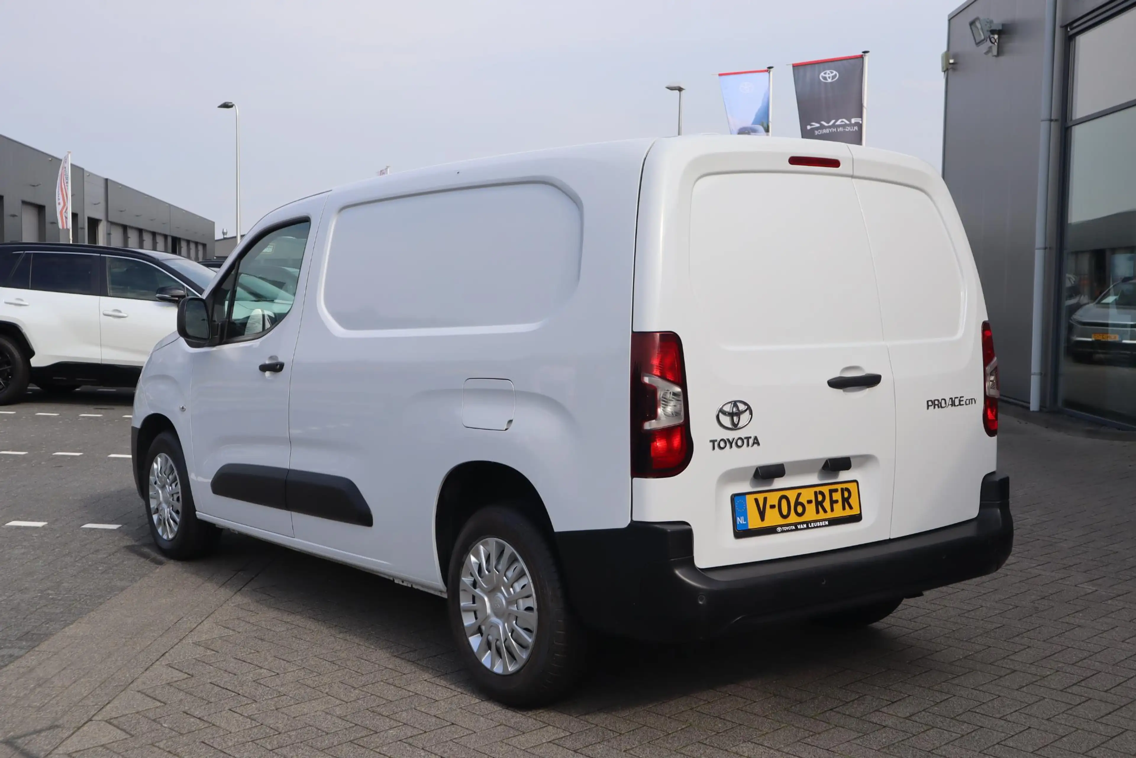Toyota Proace City 1.5 D-4D COOL L2 3-PERS AIRCO CRUISE BETIMMERD P-S — photo 3