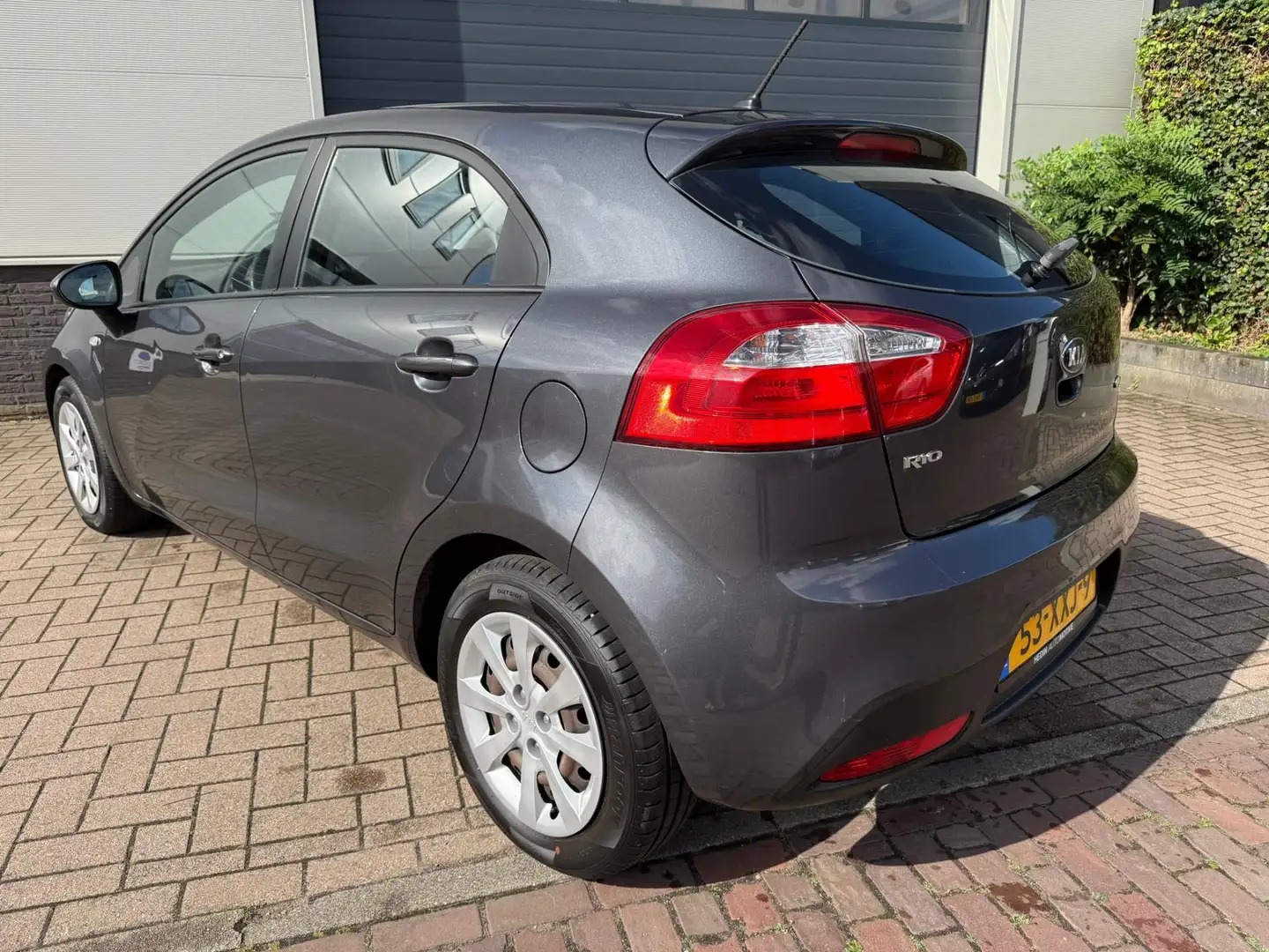 Kia Rio 1.2 CVVT Comfort Pack/1eigenaar/Airco/AUX/Elek-pak Grijs - 2