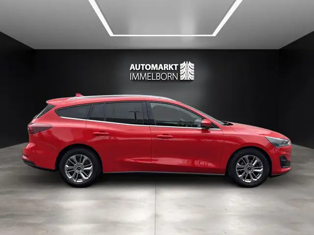 Ford Focus view 11