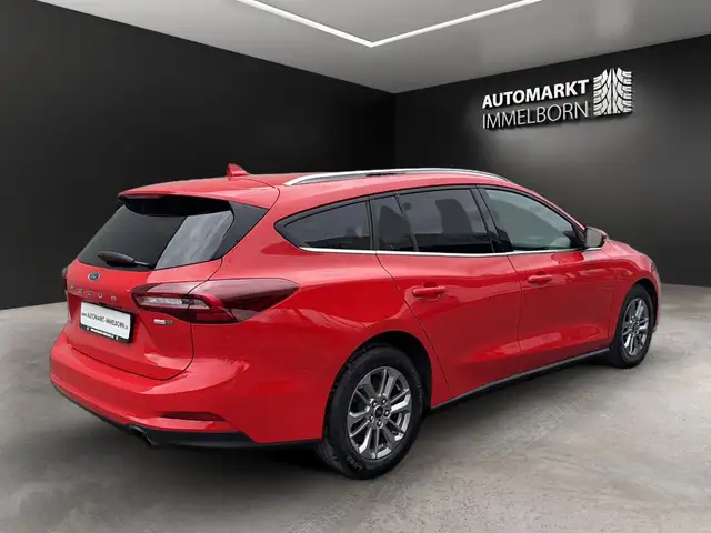 Ford Focus view 8