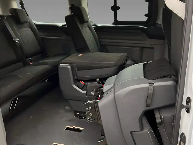 Ford Custom view 14