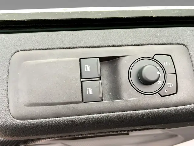 Ford Custom view 15