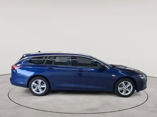 Opel Insignia view 3
