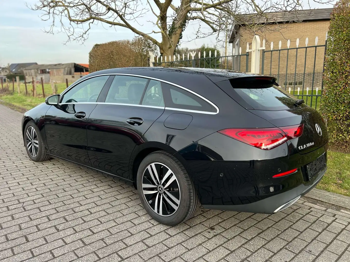 Mercedes-Benz CLA 180 d Noir - 2