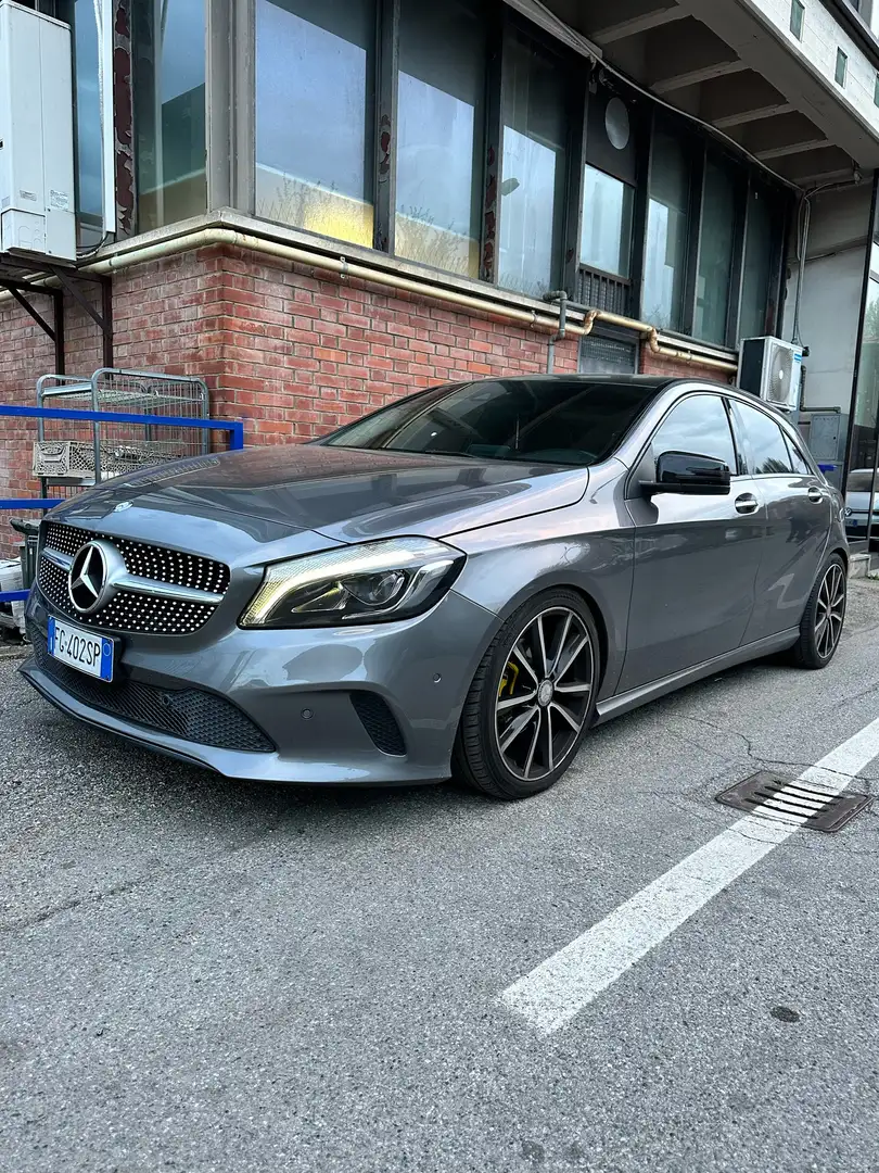 Mercedes-Benz 200 - 1