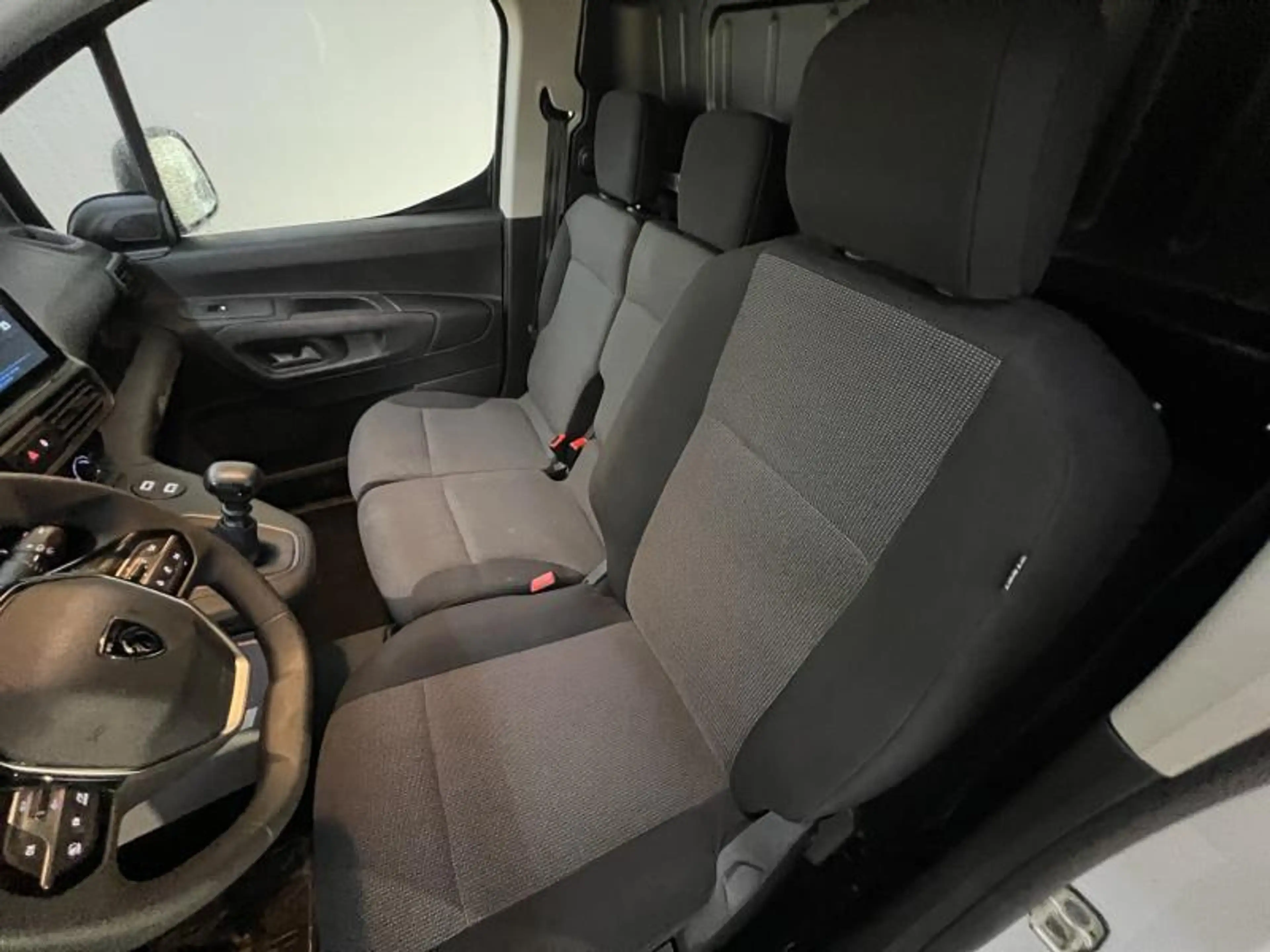 Peugeot Partner . — photo 12