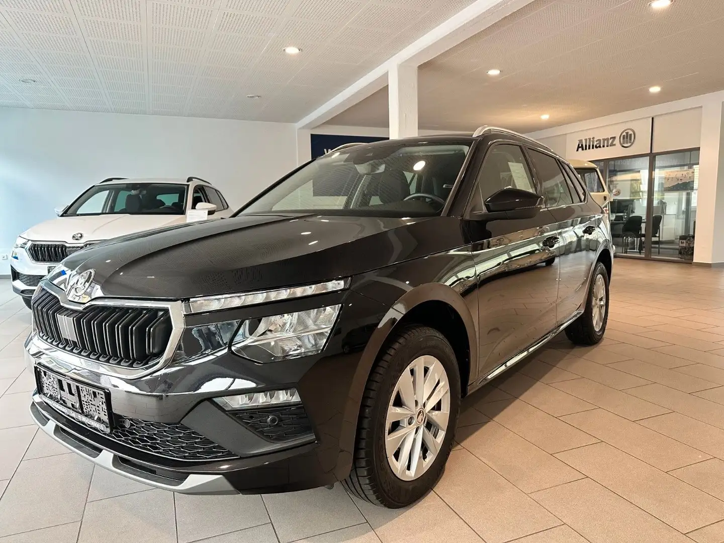 Skoda Kamiq Selection*AHK*LED*KAMERA*ACC*SHZ* Schwarz - 1
