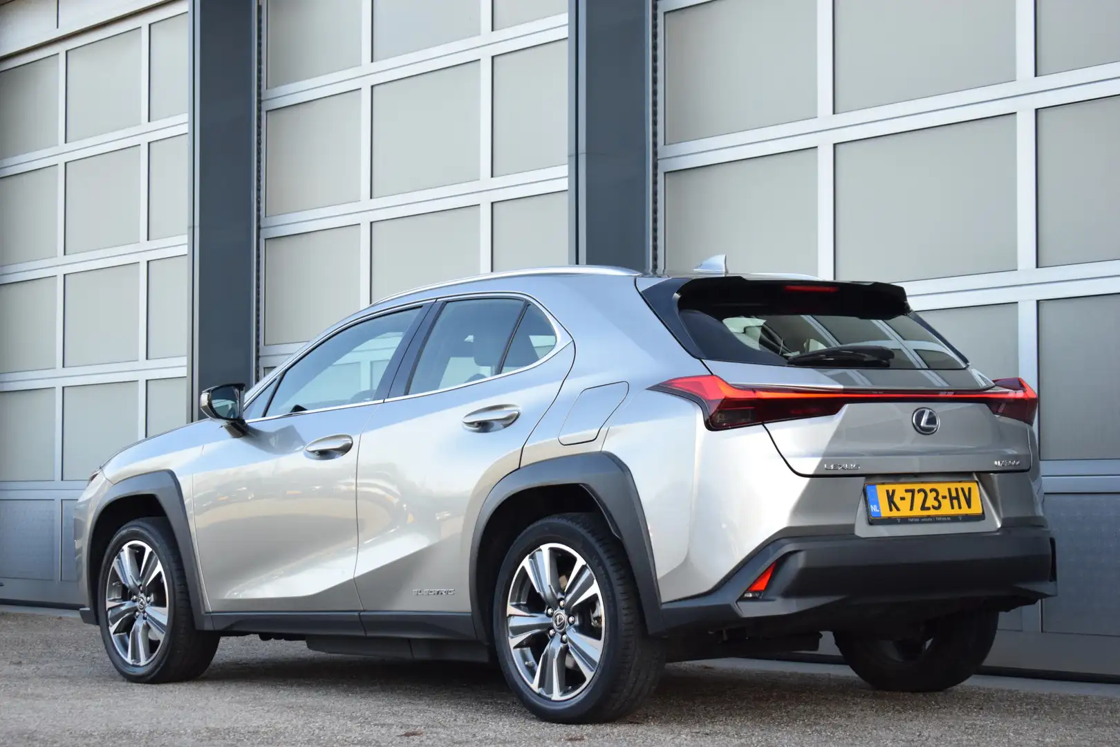 Lexus UX 300e Business 54 kWh OrigNL | NAP Gris - 2