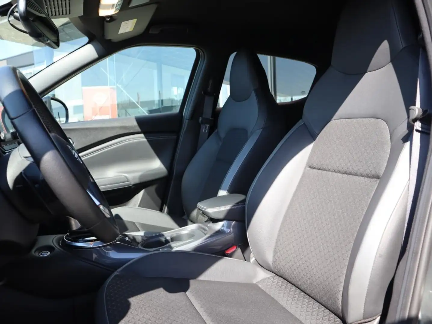 Nissan Juke 1.0 DIG-T N-Design | AUTOMAAT | Parkeercamera | Na Grijs - 2