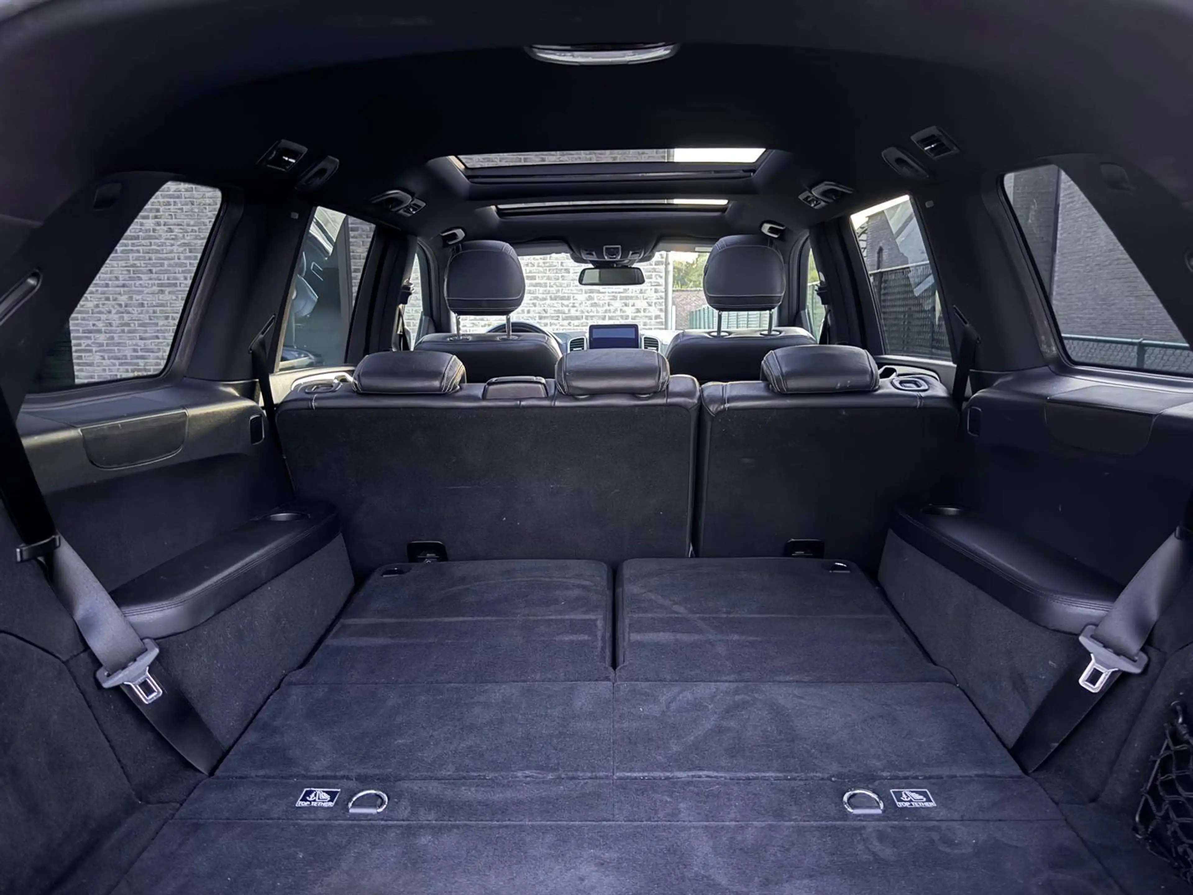 Mercedes-Benz GLS 350 AMG 4-Matic — photo 15