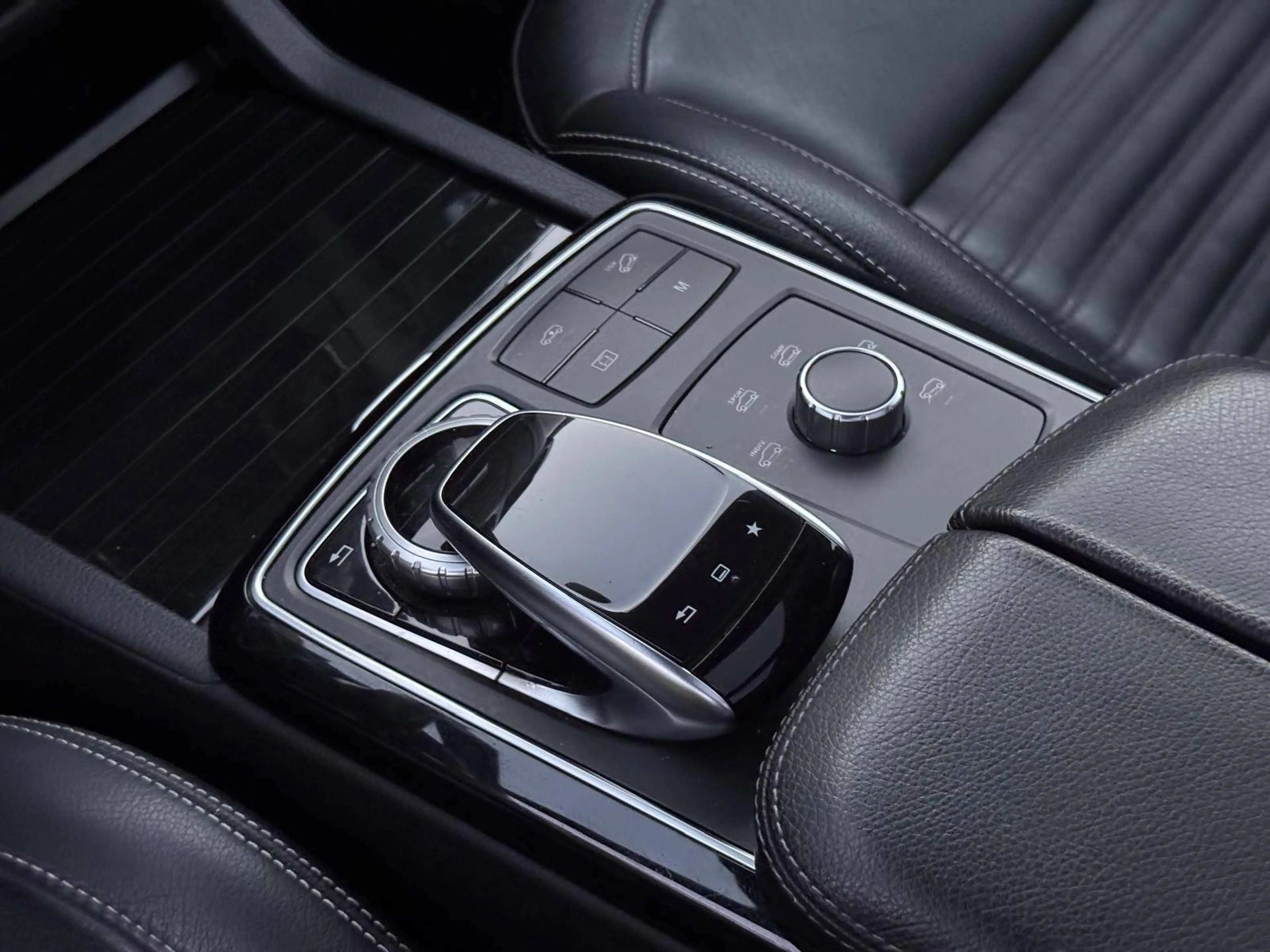 Mercedes-Benz GLS 350 AMG 4-Matic — photo 9