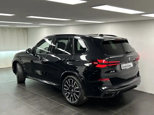 BMW X5 view 3