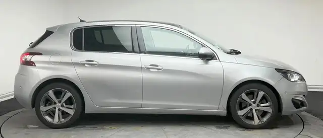 Peugeot 308 view 4