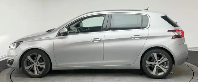 Peugeot 308 view 3