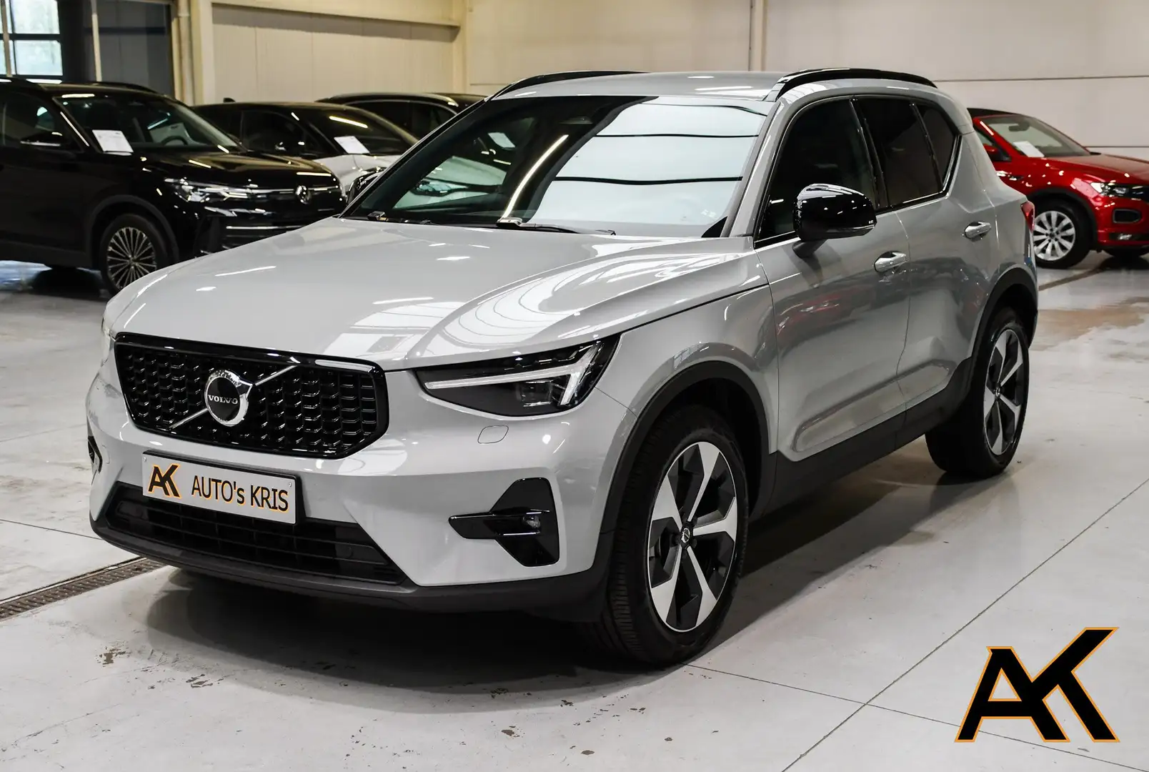 Volvo XC40 XC40 B3 B DKG Plus Dark - NAVI / CAMERA / BLIS /CC Grijs - 1
