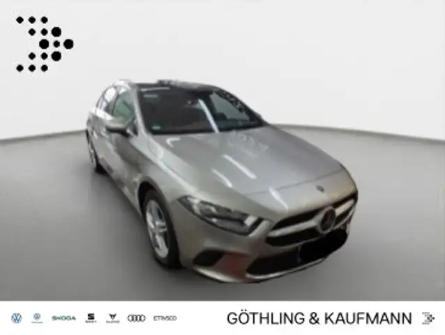 Mercedes-Benz A 250 e*NAVI*AHK*KAM*PANO*17ZOLL*SHZ*DISTRONIC*