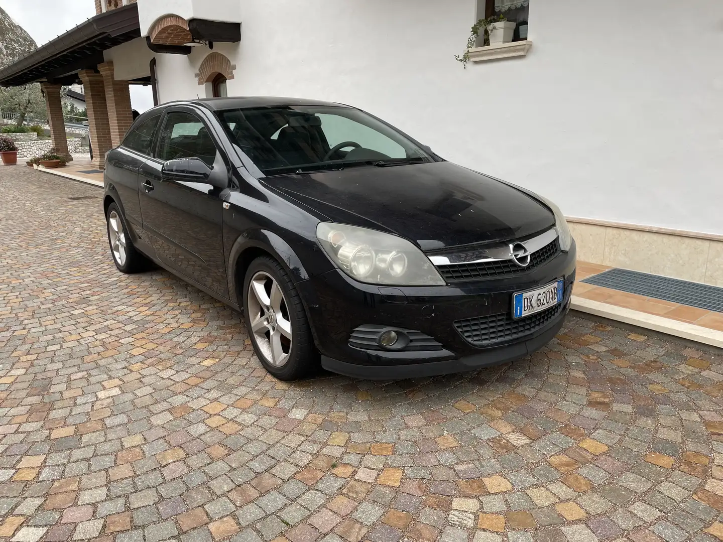Opel Astra GTC 1.7 cdti Cosmo 125cv 6m fap - 2