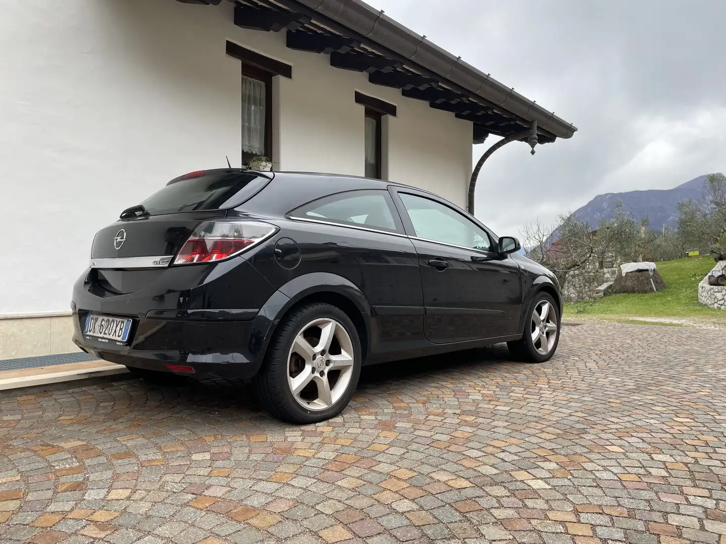 Opel Astra GTC 1.7 cdti Cosmo 125cv 6m fap - 1