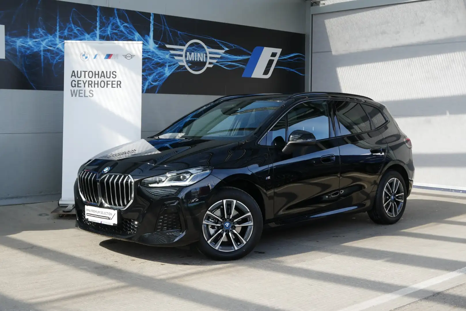 BMW 225 e xDrive *M-Paket/AHK/Standhzg./Adapt. LED/DA-Plus* Schwarz - 1