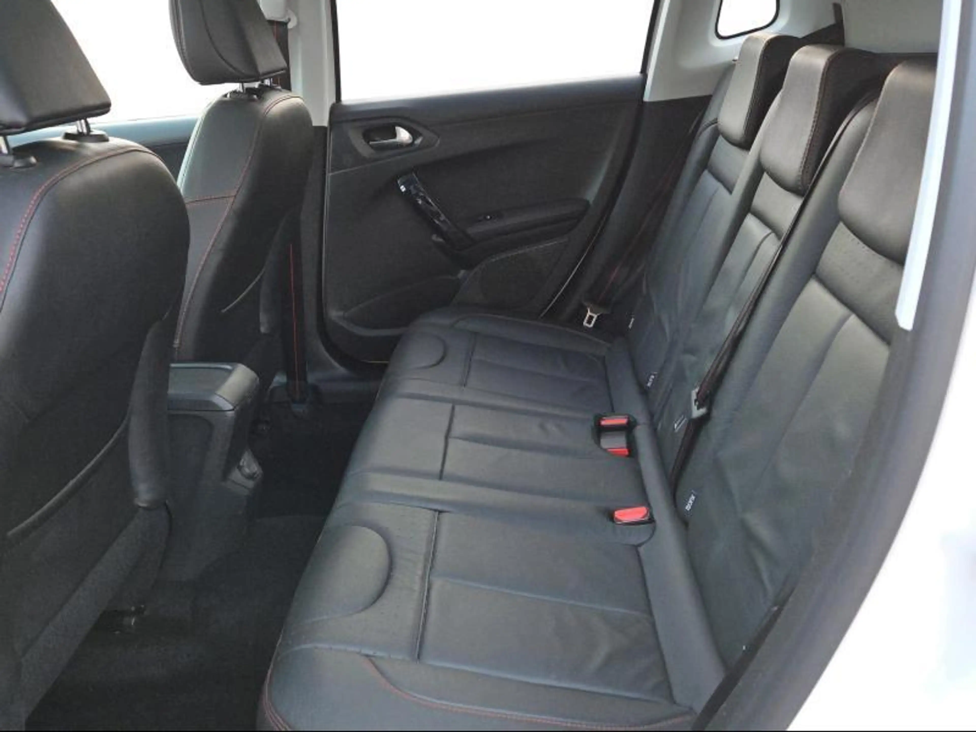 Peugeot 2008 GT-Line 1.2i 110pk Automaat Pano | GPS | Trekhaak — photo 13