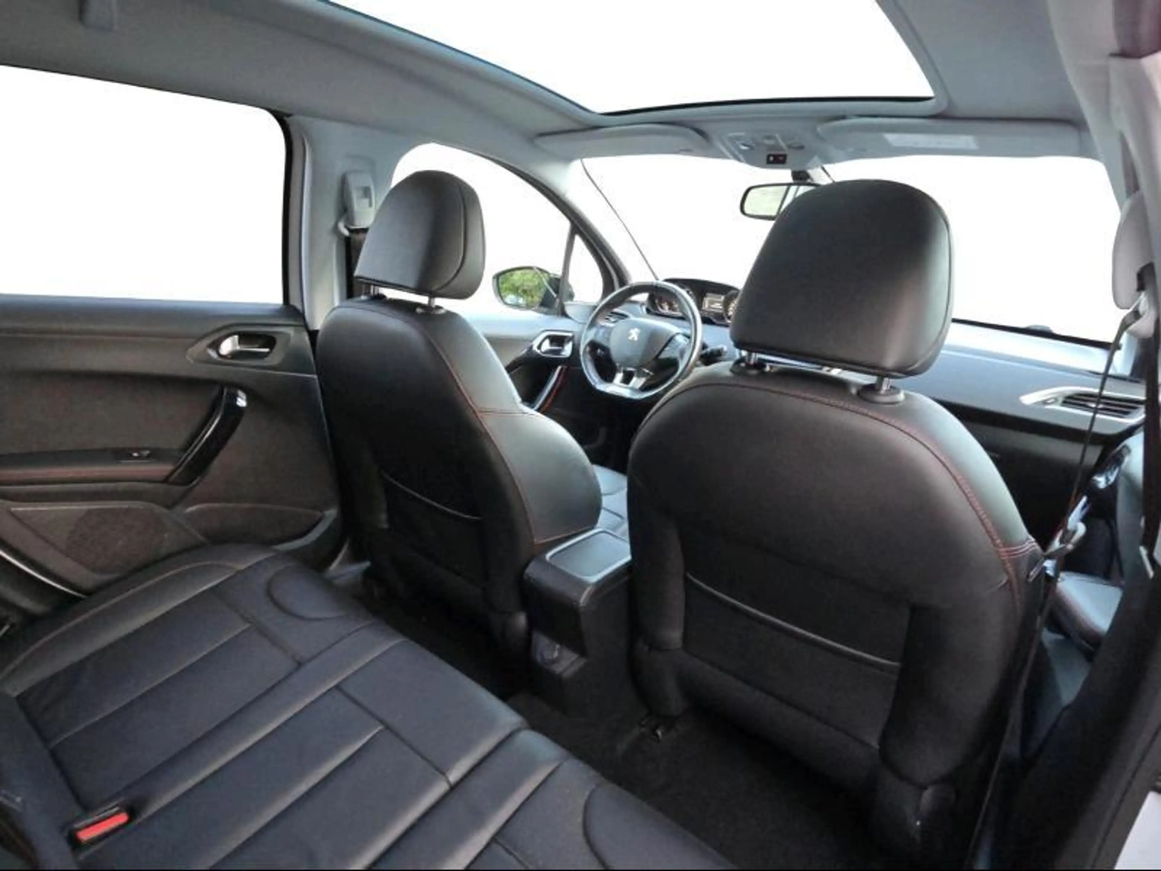 Peugeot 2008 GT-Line 1.2i 110pk Automaat Pano | GPS | Trekhaak — photo 9
