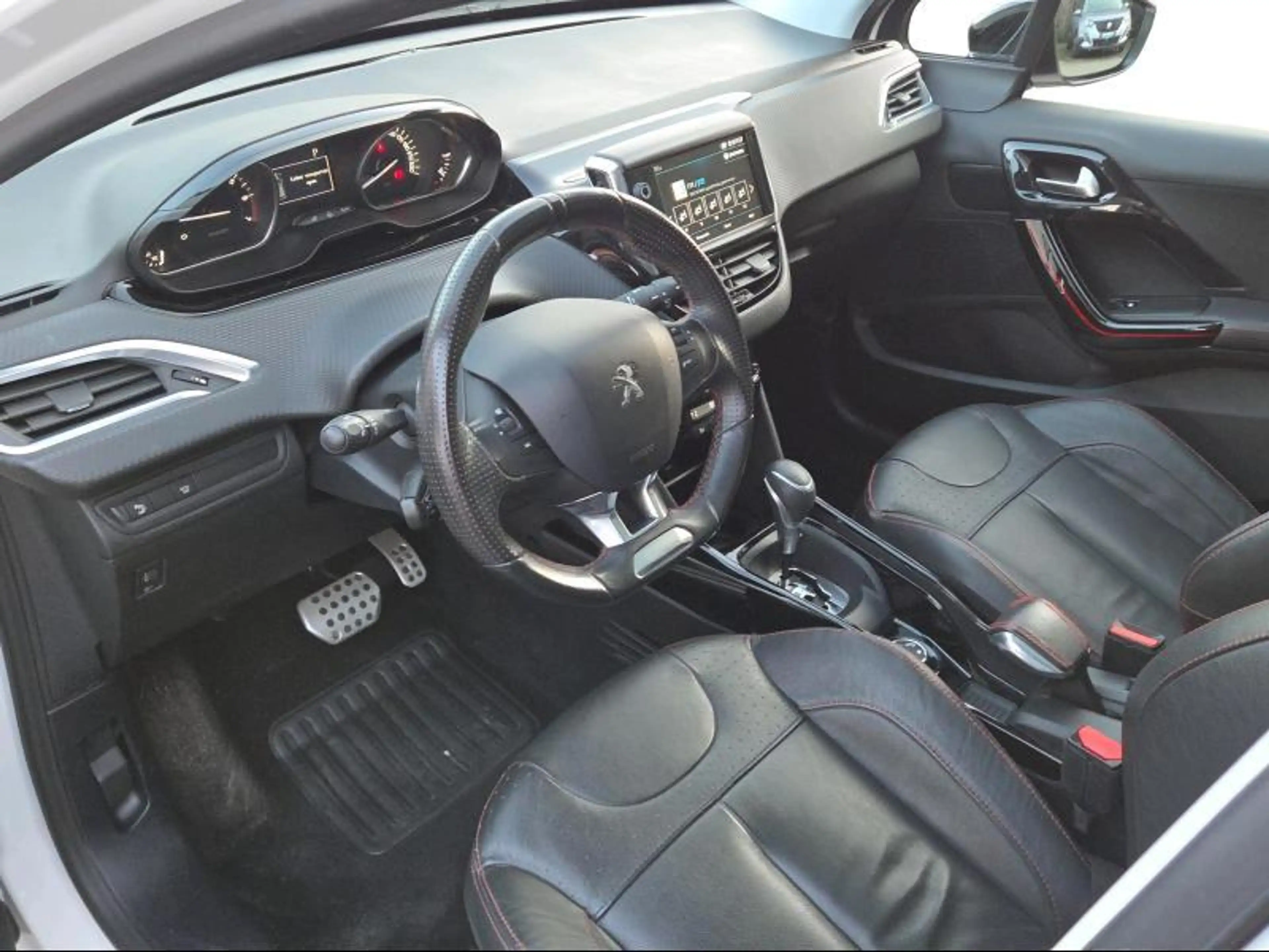 Peugeot 2008 GT-Line 1.2i 110pk Automaat Pano | GPS | Trekhaak — photo 14