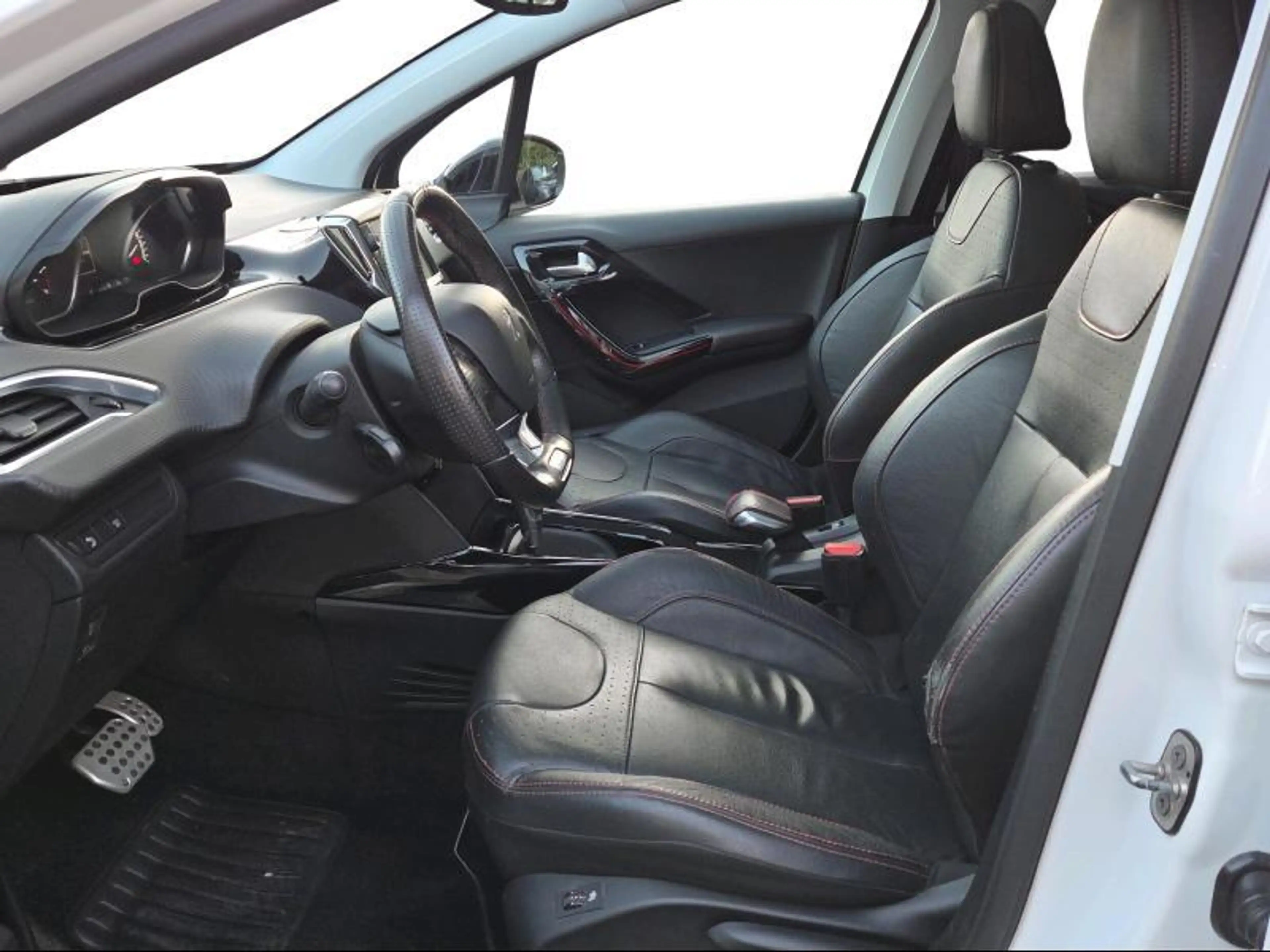 Peugeot 2008 GT-Line 1.2i 110pk Automaat Pano | GPS | Trekhaak — photo 12