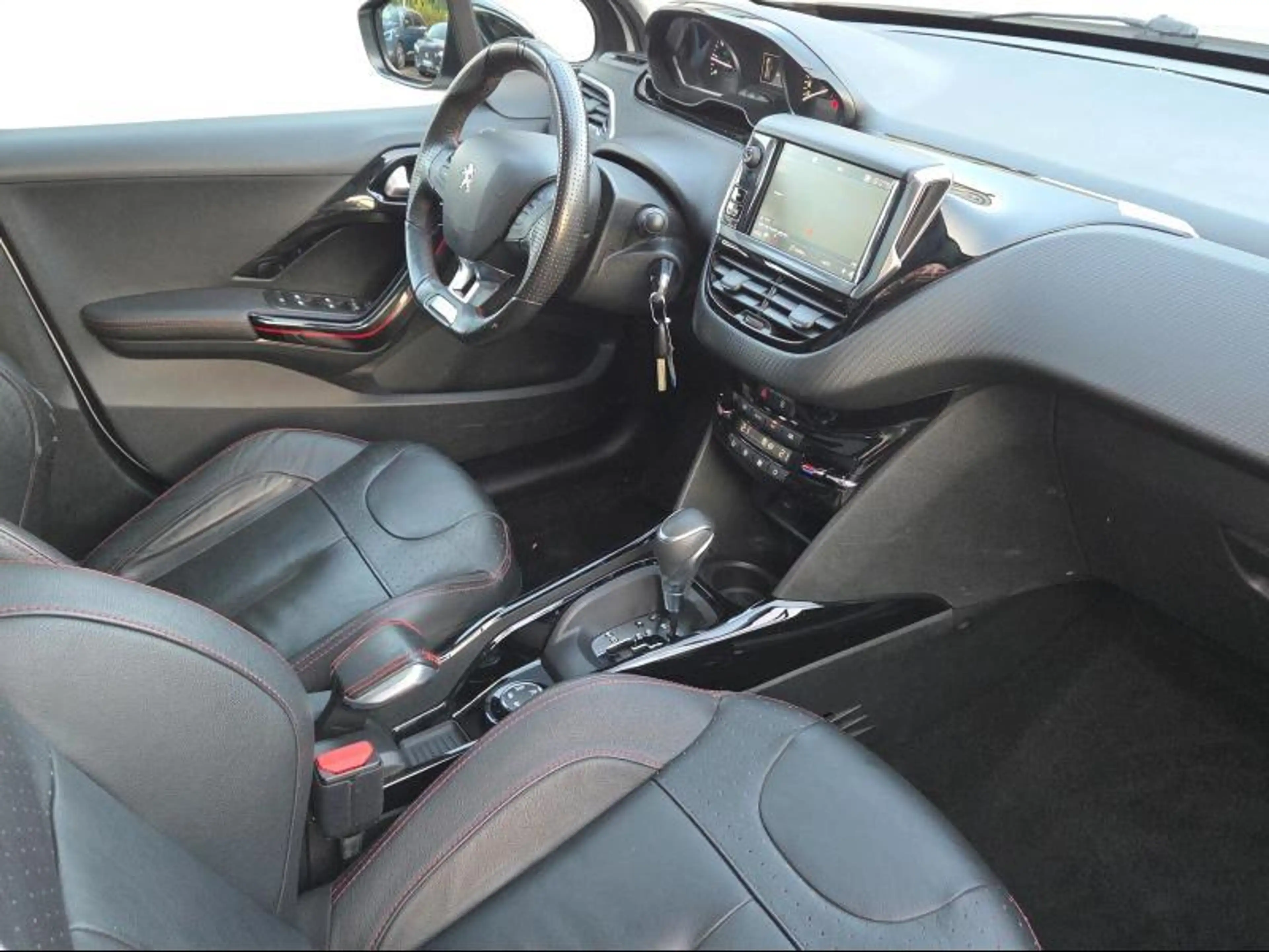 Peugeot 2008 GT-Line 1.2i 110pk Automaat Pano | GPS | Trekhaak — photo 2