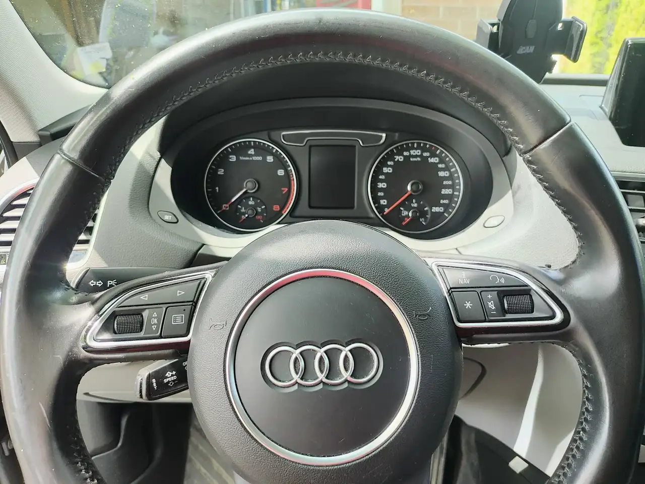 Audi Q3 снимка Audi Q3