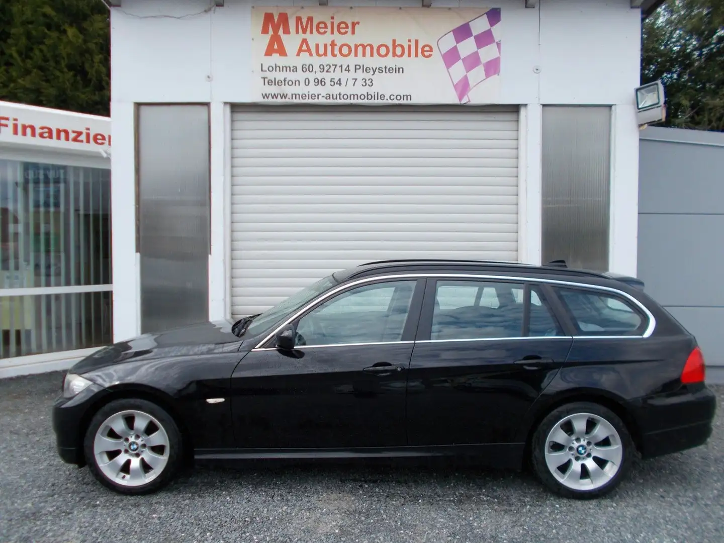 BMW 330 d xDrive touring,Leder,AHK, Noir - 1