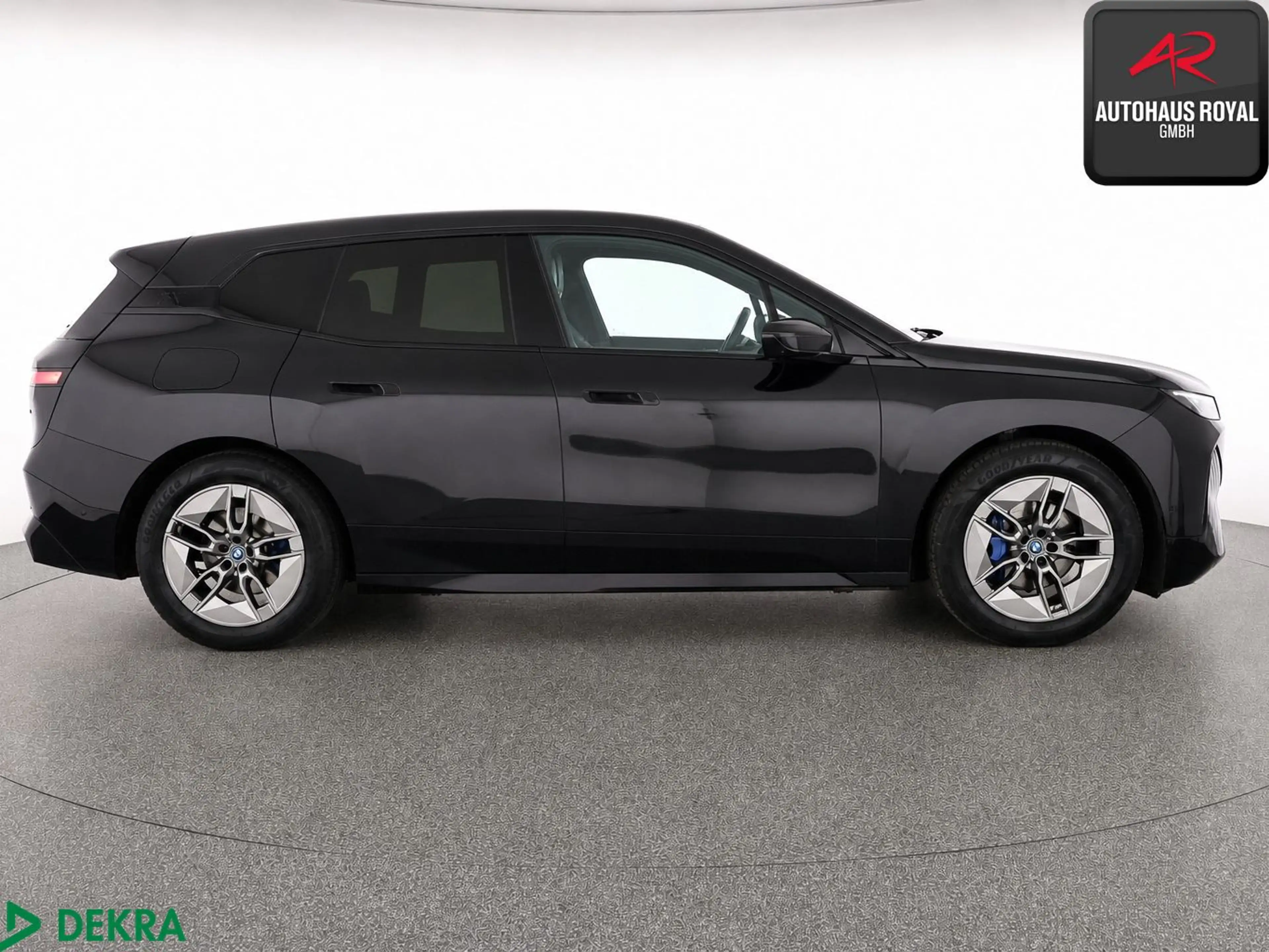 BMW iX xDrive40 SPORT LASER,SKYLOUNGE,360°;HUD,ACC — photo 6