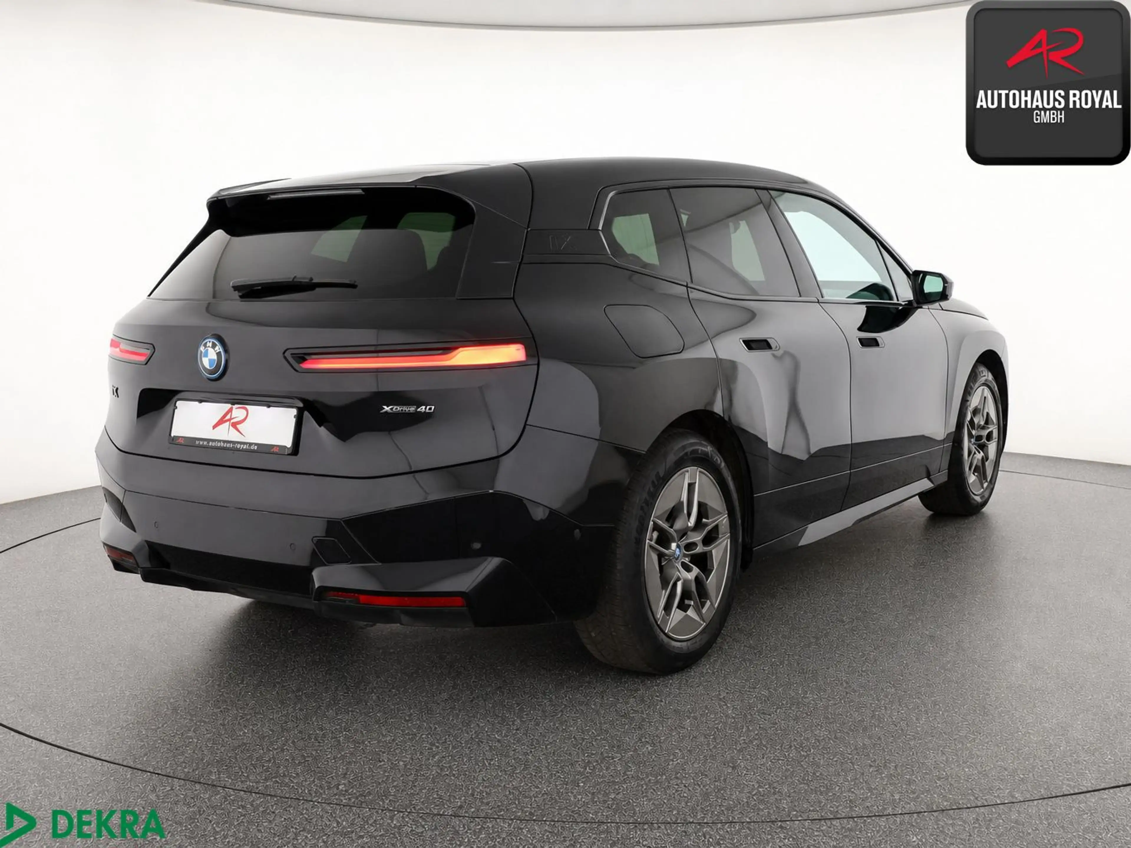 BMW iX xDrive40 SPORT LASER,SKYLOUNGE,360°;HUD,ACC — photo 5