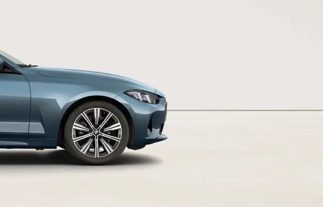 BMW 4 Series view 9