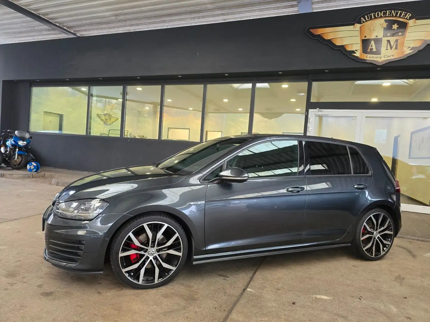 Volkswagen Golf VII Lim. 2.0 GTD DSG DYN-AUDIO/ACC/NAVI/USB Gris - 2