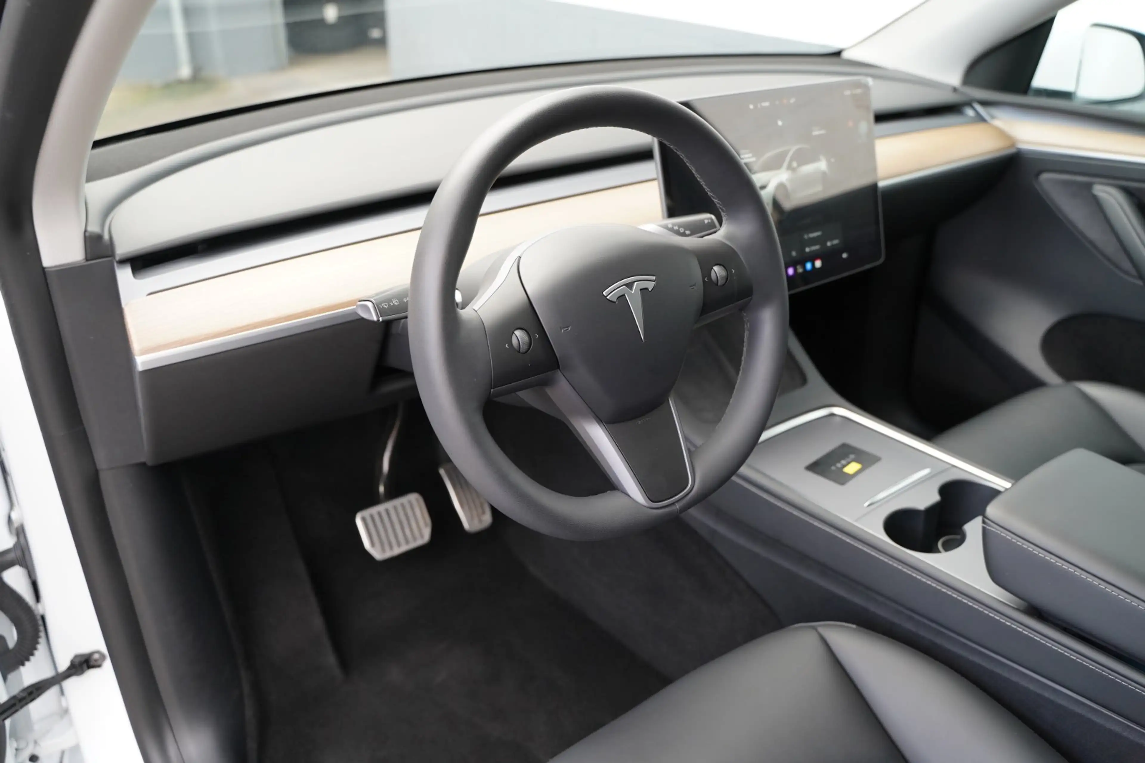 Tesla Model Y Long Range AWD *20-Zoll* — photo 10
