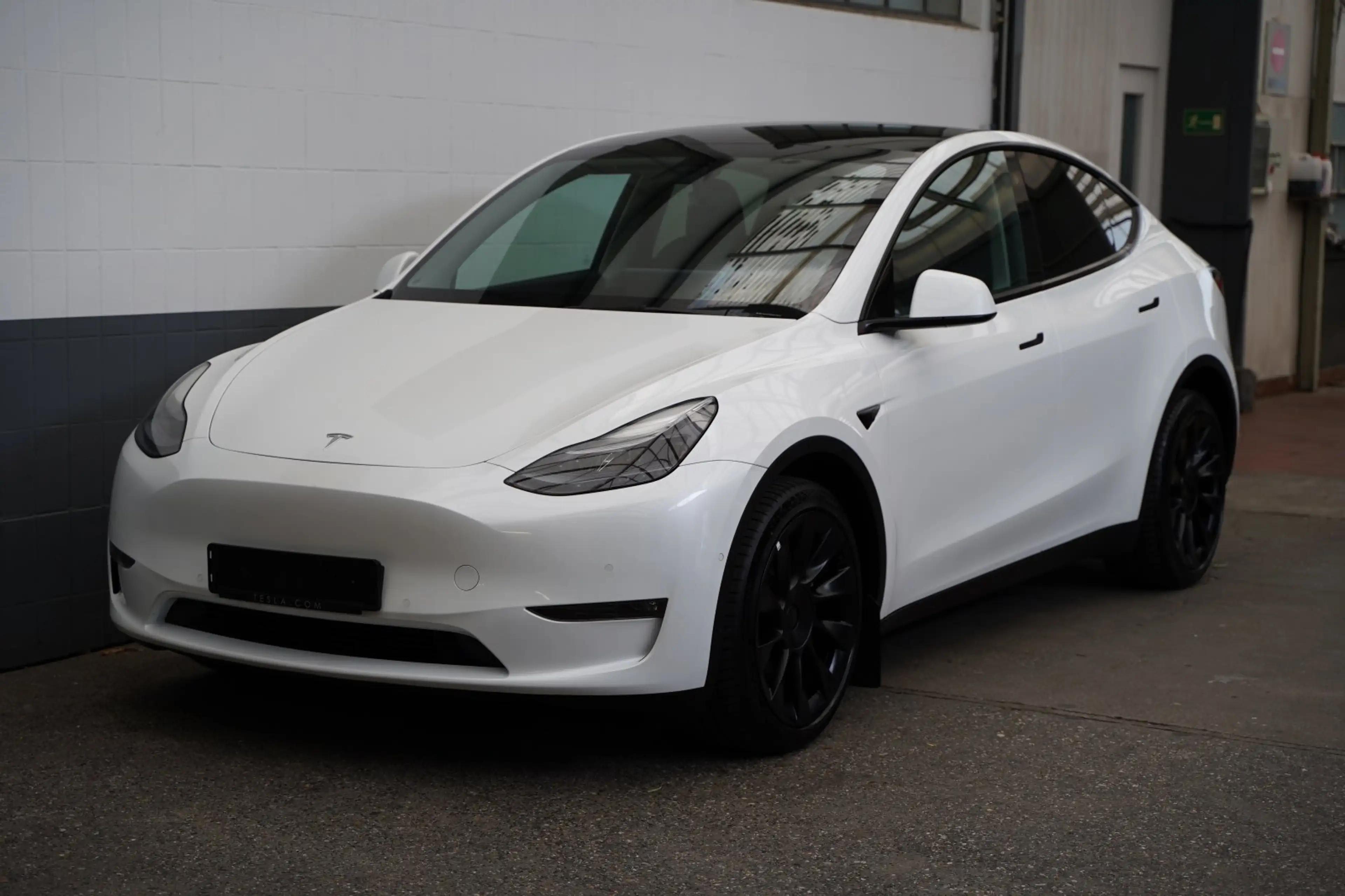 Tesla Model Y Long Range AWD *20-Zoll* — photo 3