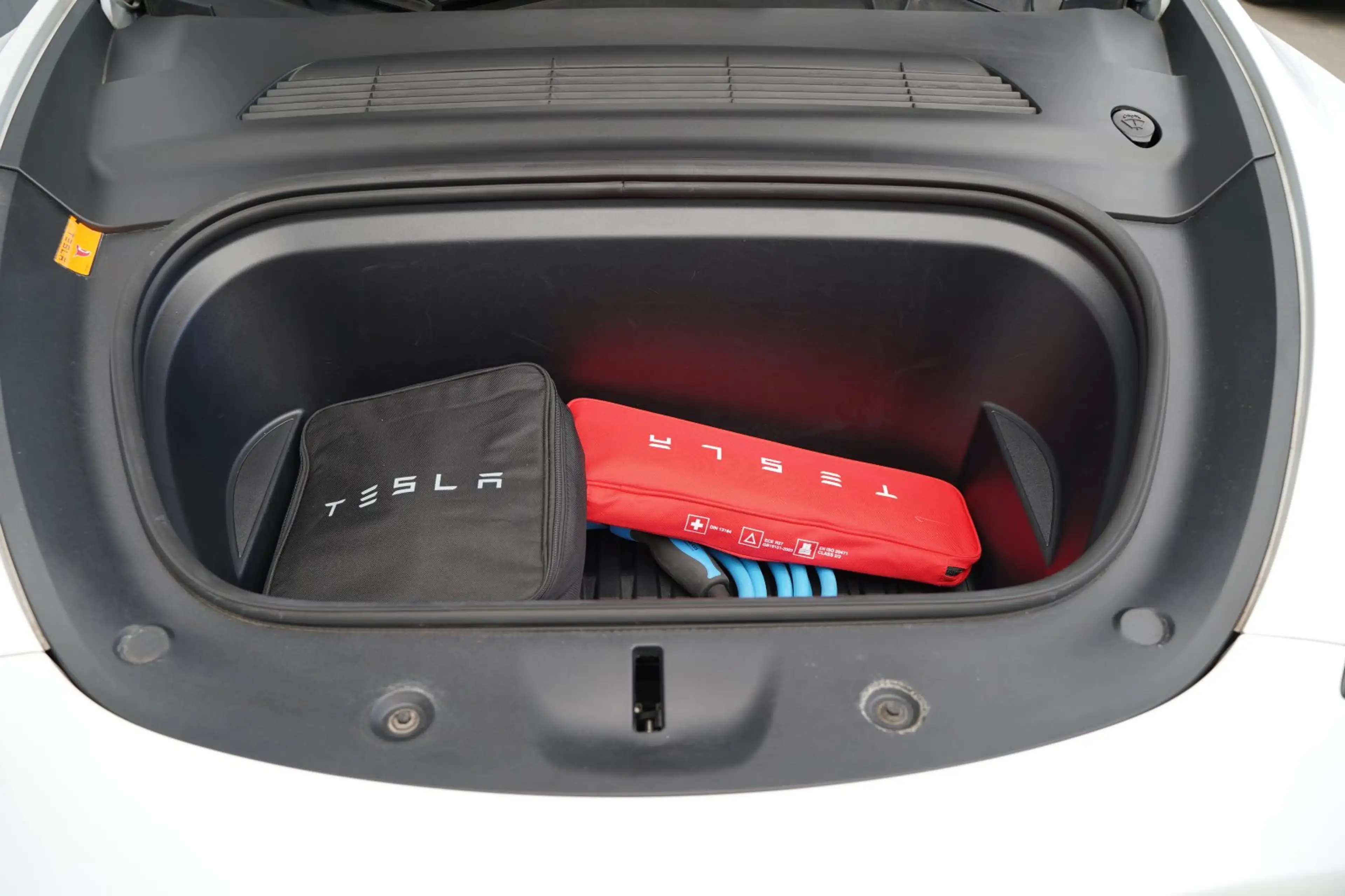 Tesla Model Y Long Range AWD *20-Zoll* — photo 14