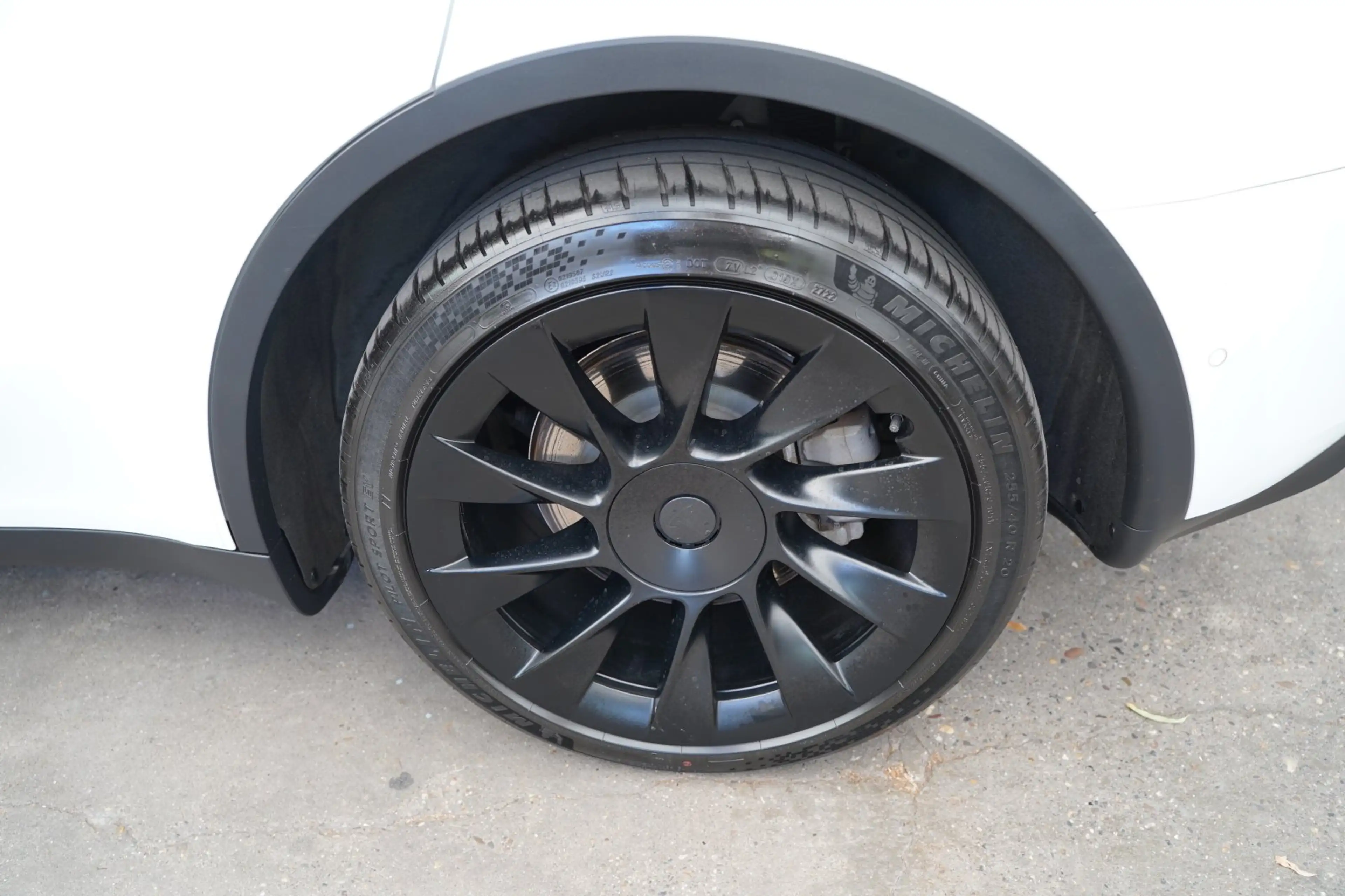 Tesla Model Y Long Range AWD *20-Zoll* — photo 13