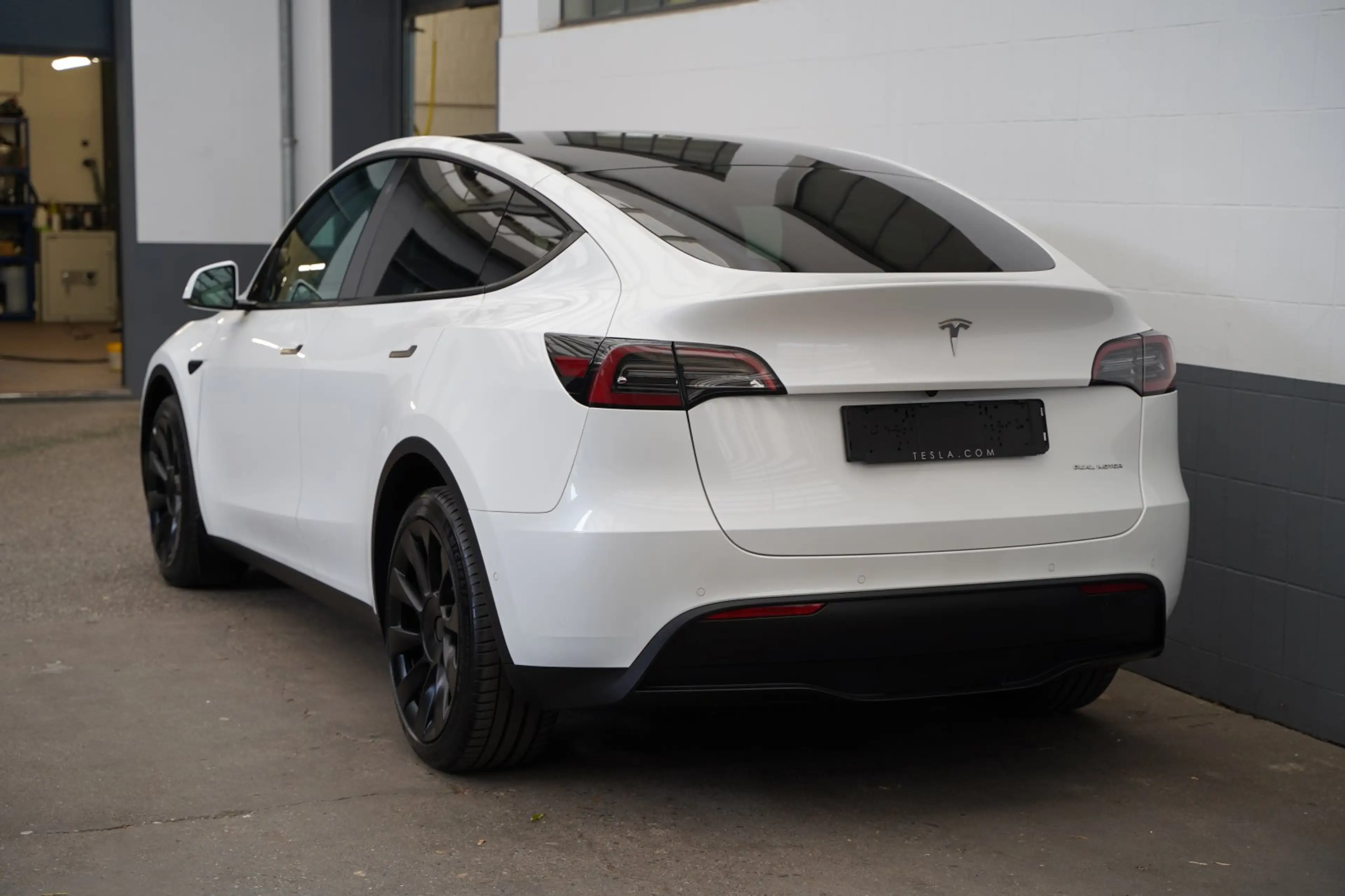 Tesla Model Y Long Range AWD *20-Zoll* — photo 7