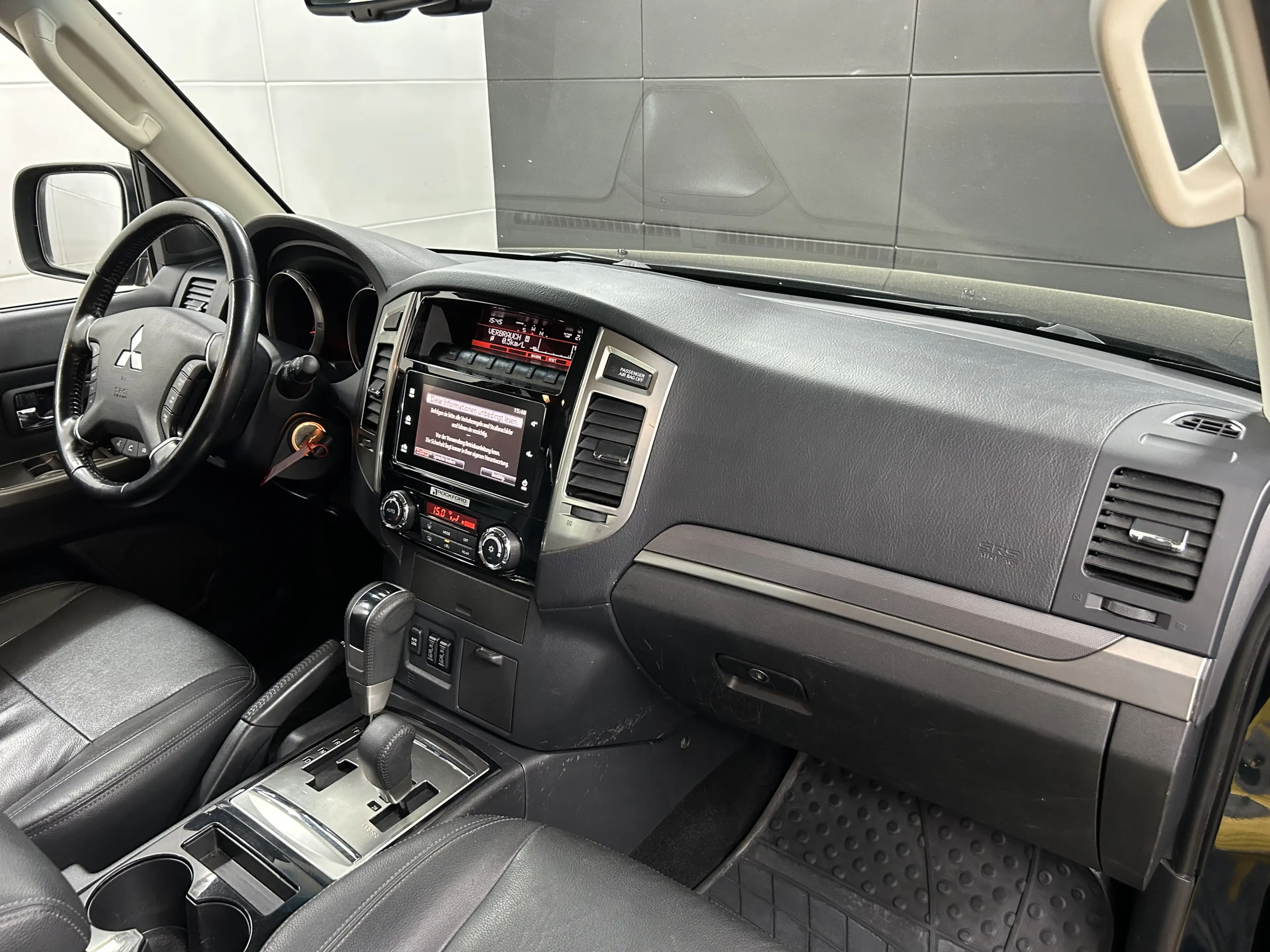 Mitsubishi Pajero 3.2 DI-D Edition 100 7 Sitzer+Xenon+DAB — photo 11