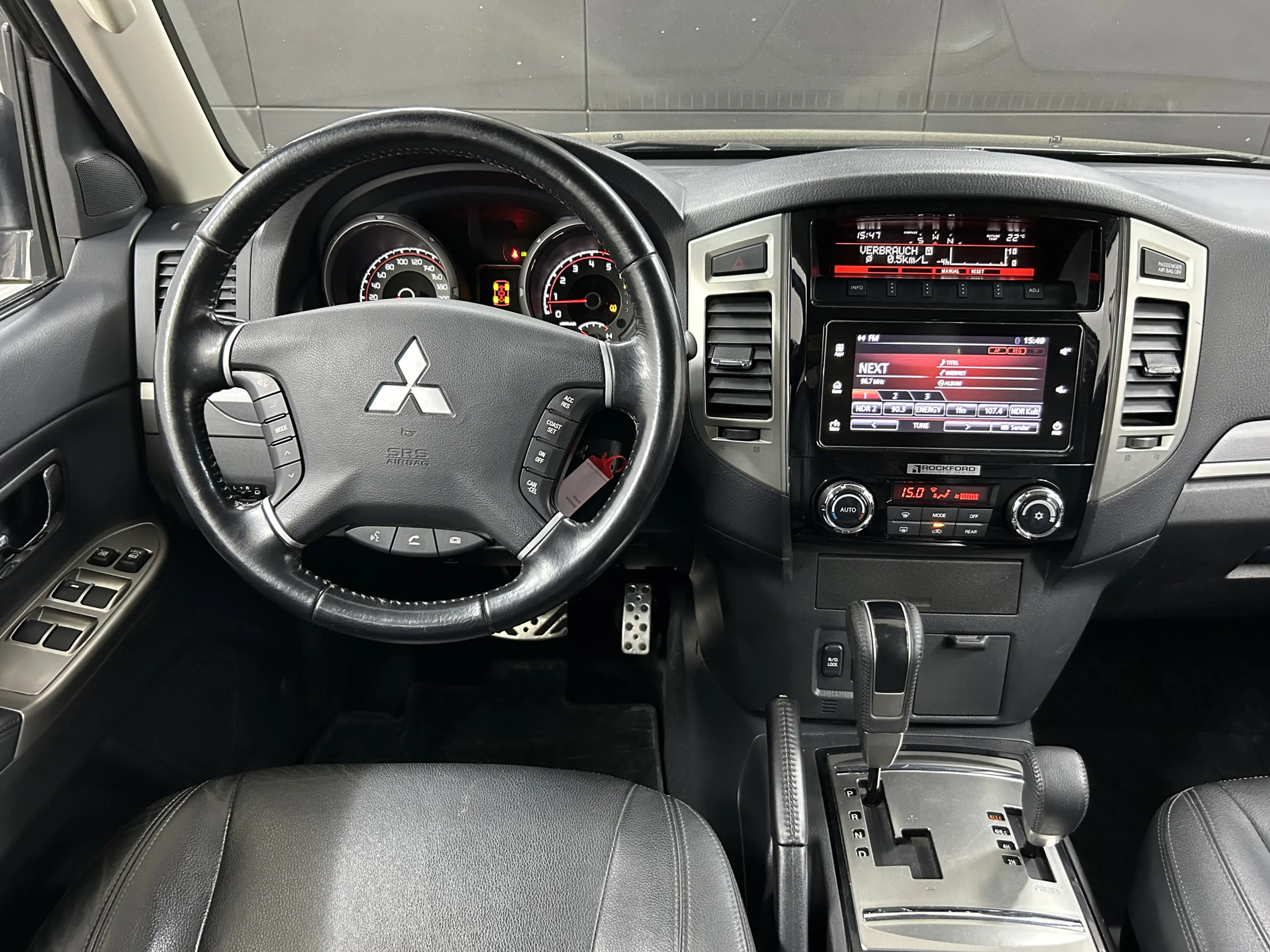 Mitsubishi Pajero 3.2 DI-D Edition 100 7 Sitzer+Xenon+DAB — photo 12