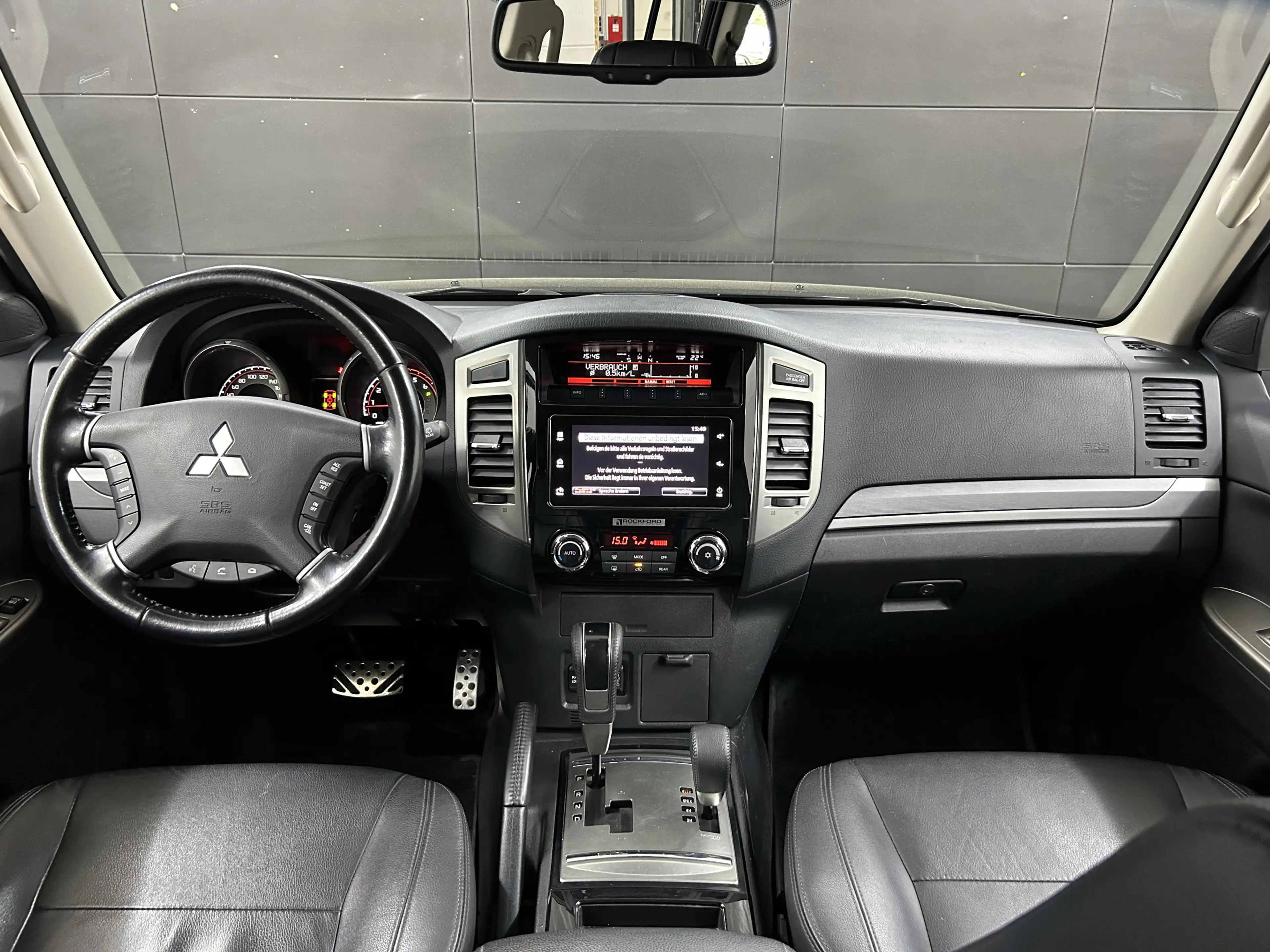 Mitsubishi Pajero 3.2 DI-D Edition 100 7 Sitzer+Xenon+DAB — photo 9