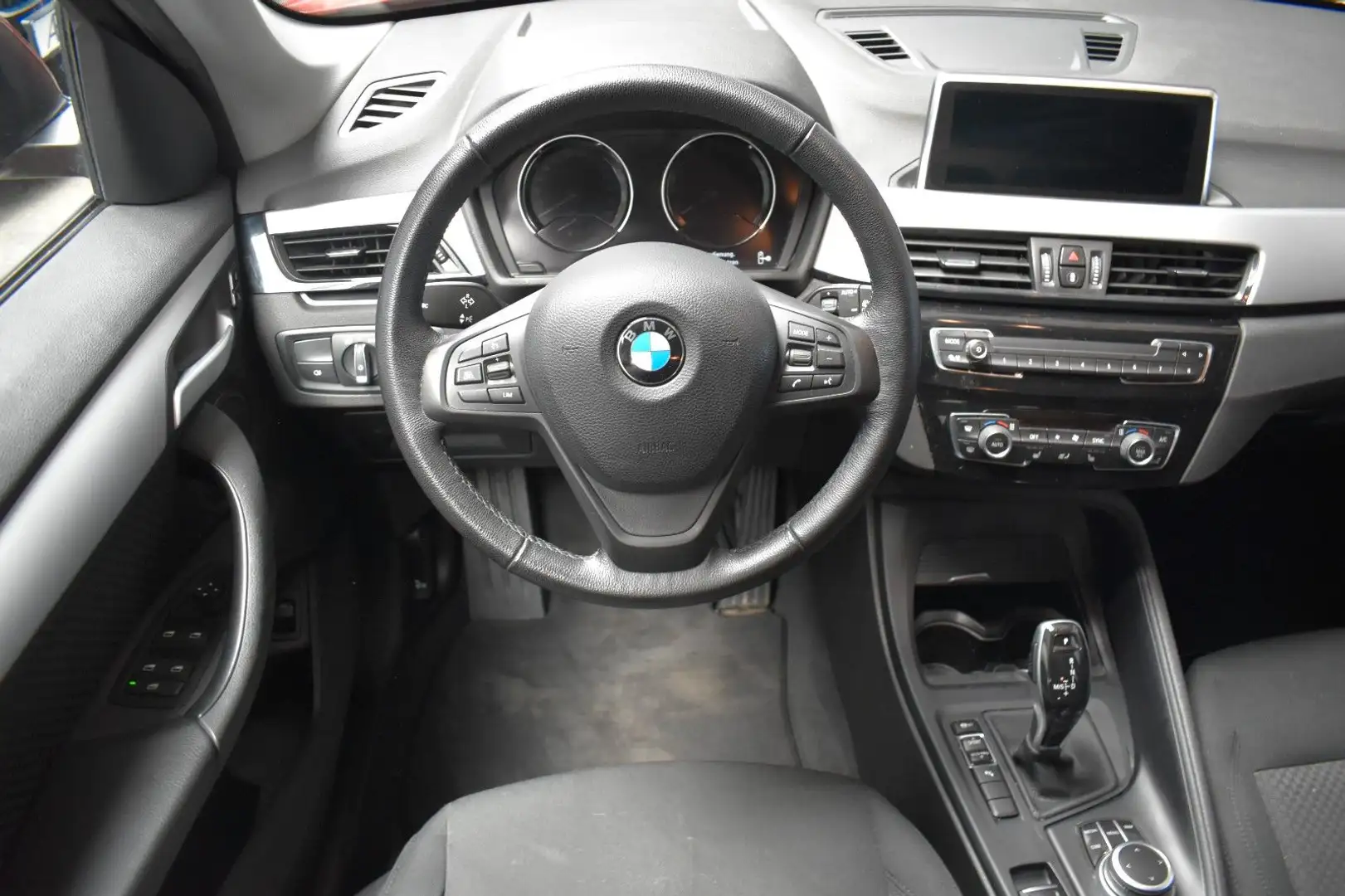 BMW X1 sDrive 18 d Advantage*KAMERA*NAVI*SHZ*PDC*ALU Orange - 2