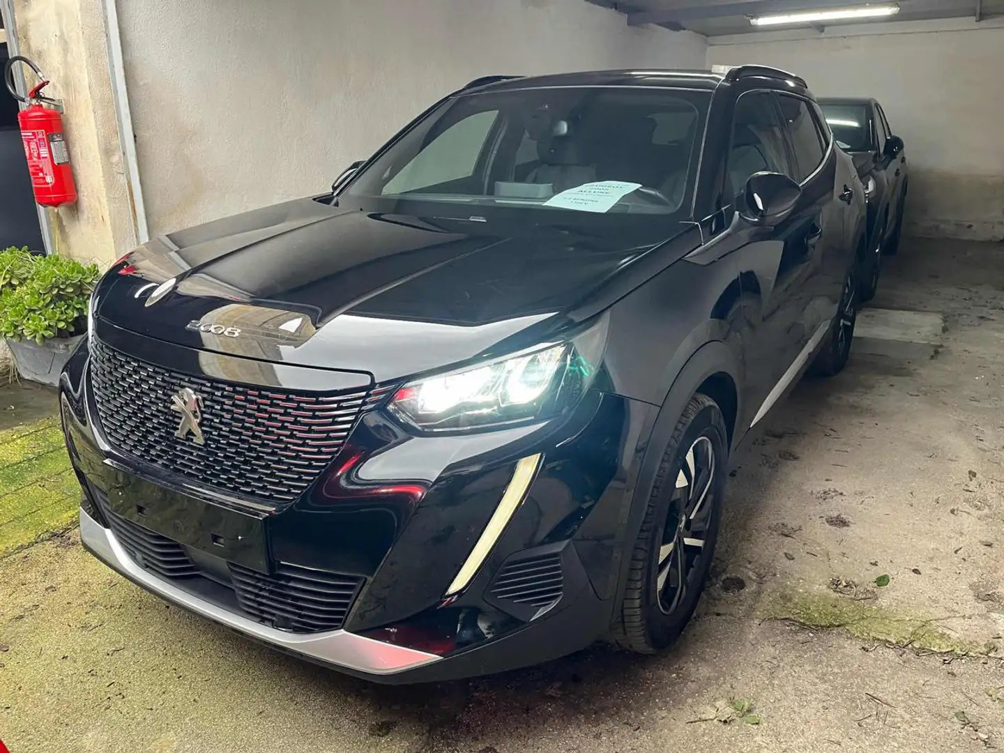 Peugeot 2008 ALLURE 1.2 PureTech 130 S&S EAT8 - 1