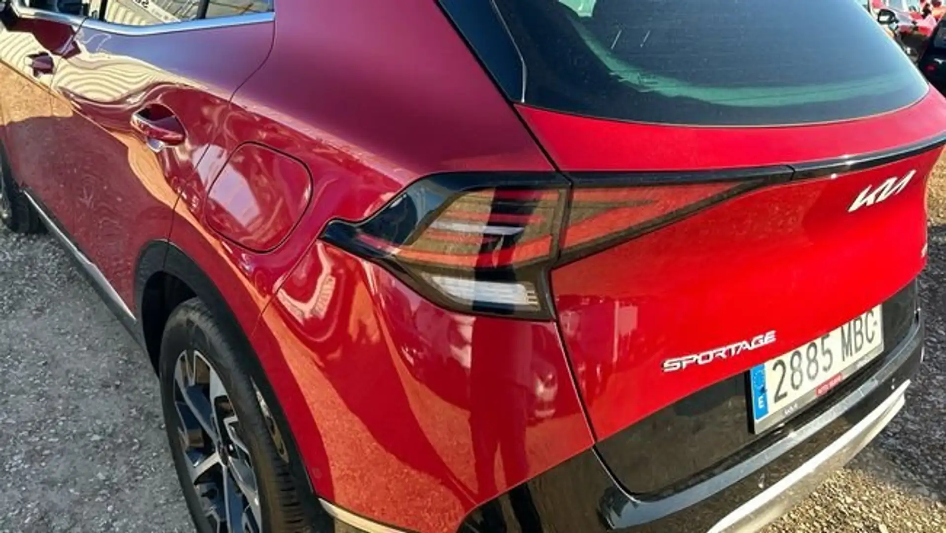 Kia Sportage 1.6 T-GDI HEV TECH AUTO 230 5P Rojo - 2