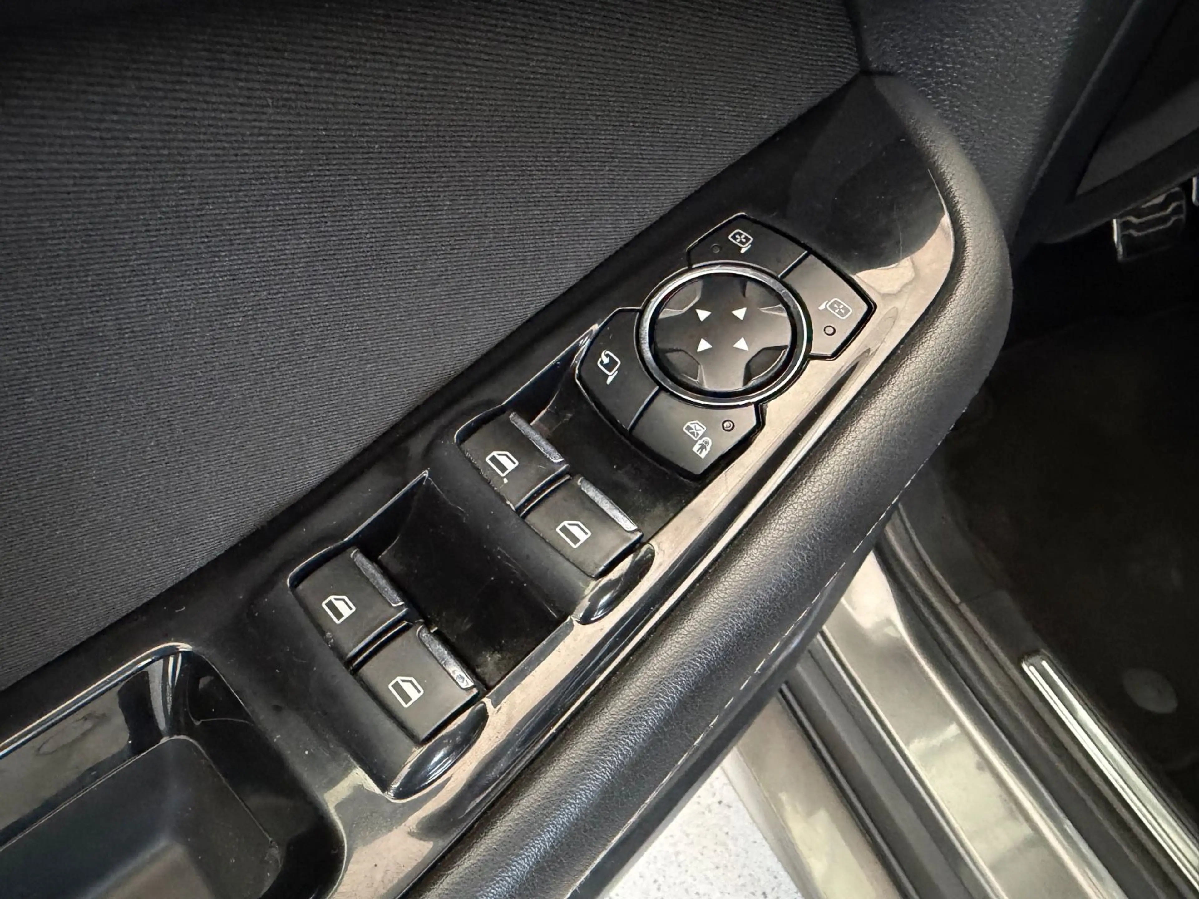 Ford S-Max Titanium ST  2.0 TDCi PowerShift Navi LED — photo 14
